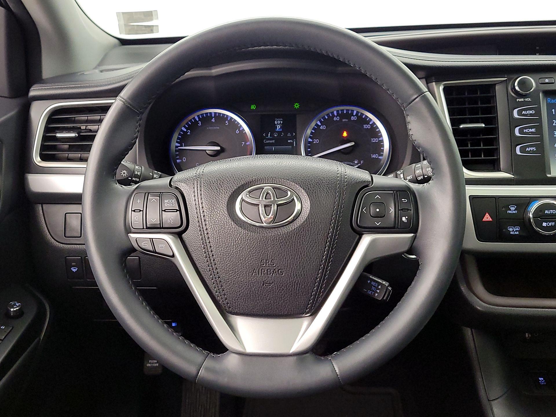 Thumbnail: 2016 Toyota Highlander - 10