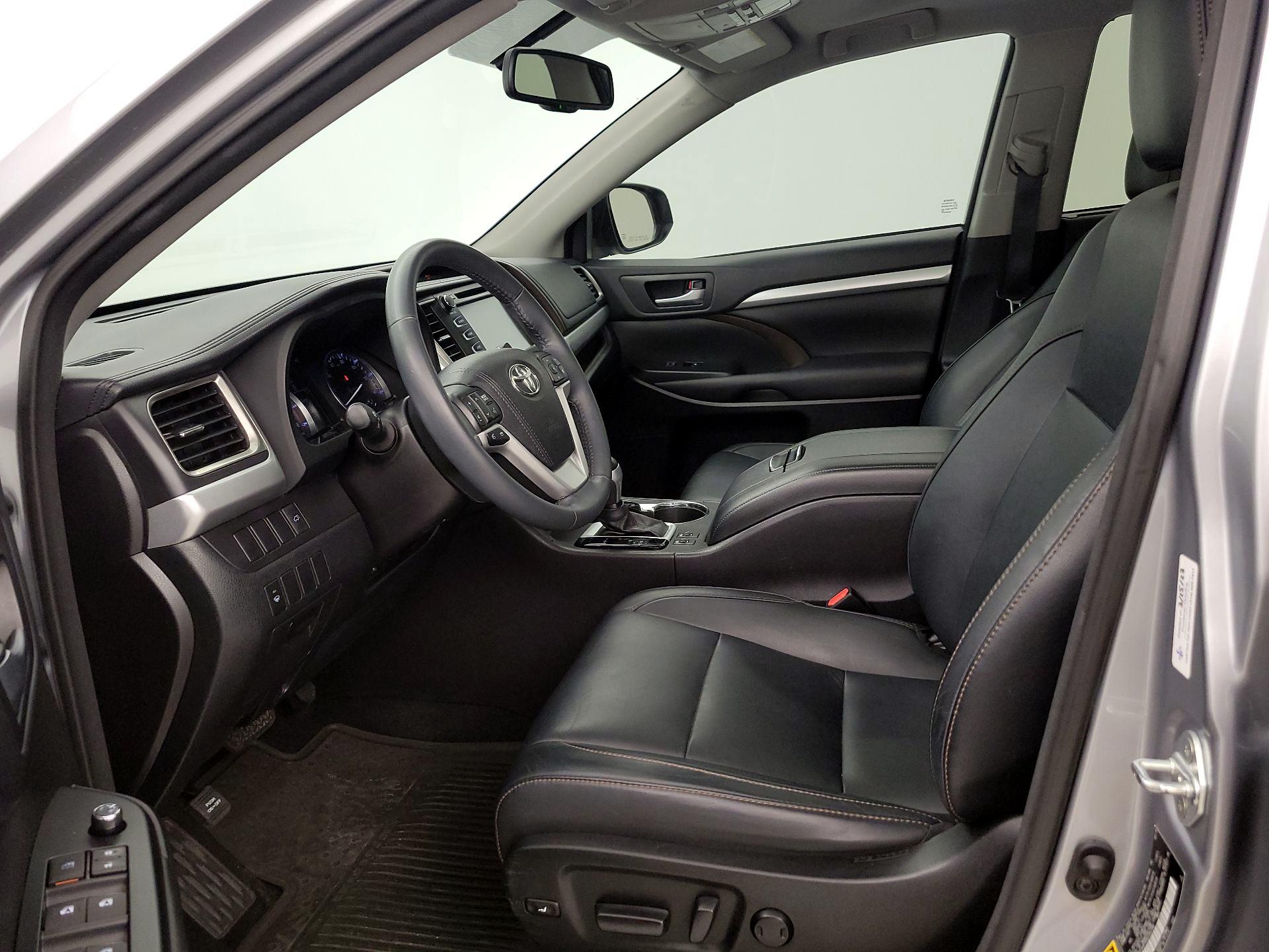 Thumbnail: 2016 Toyota Highlander - 11