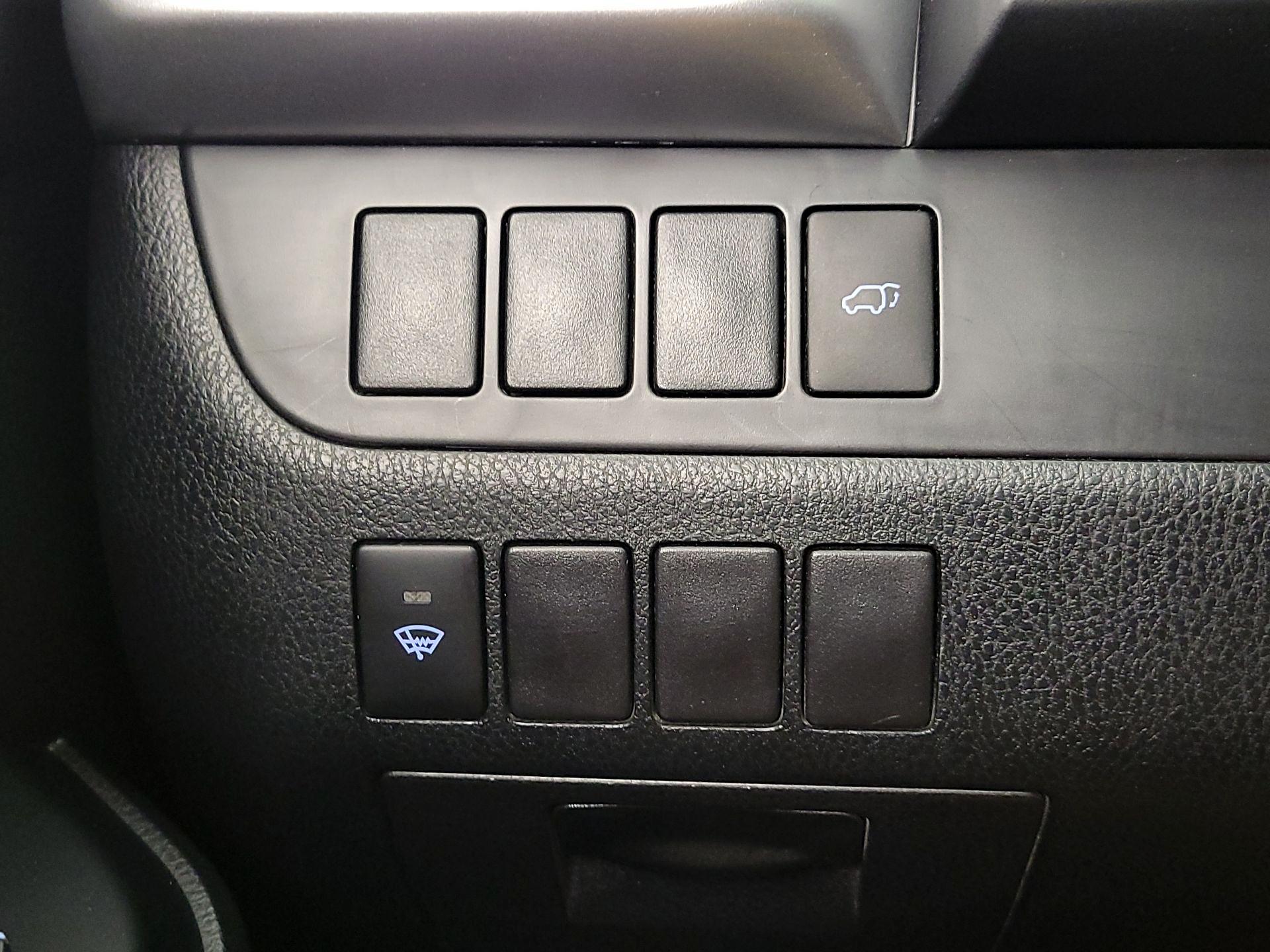 Thumbnail: 2016 Toyota Highlander - 13