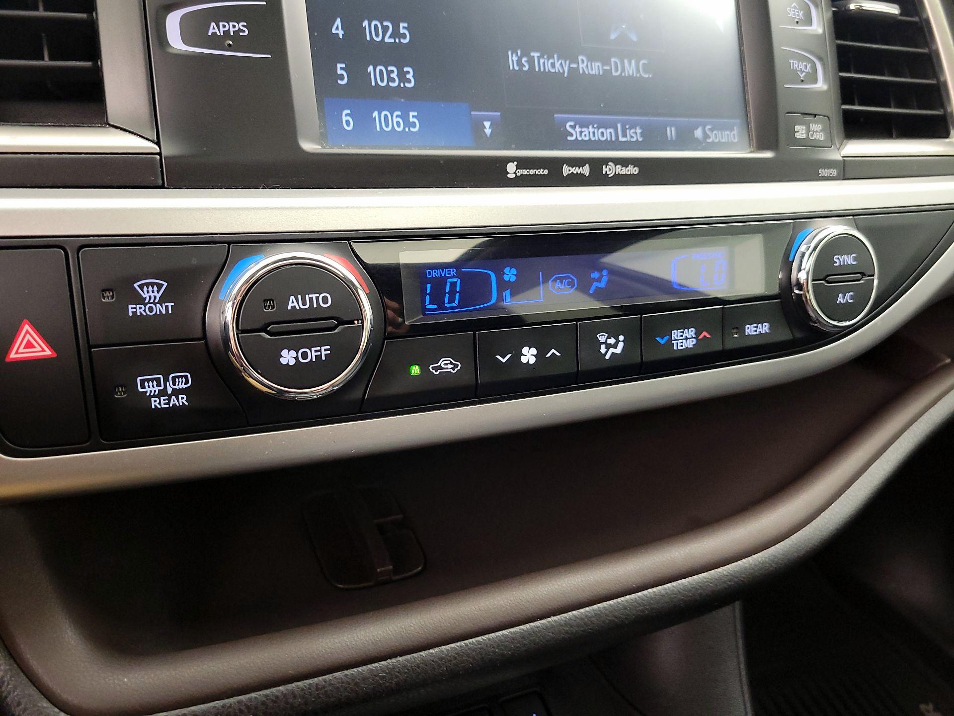 Thumbnail: 2016 Toyota Highlander - 16