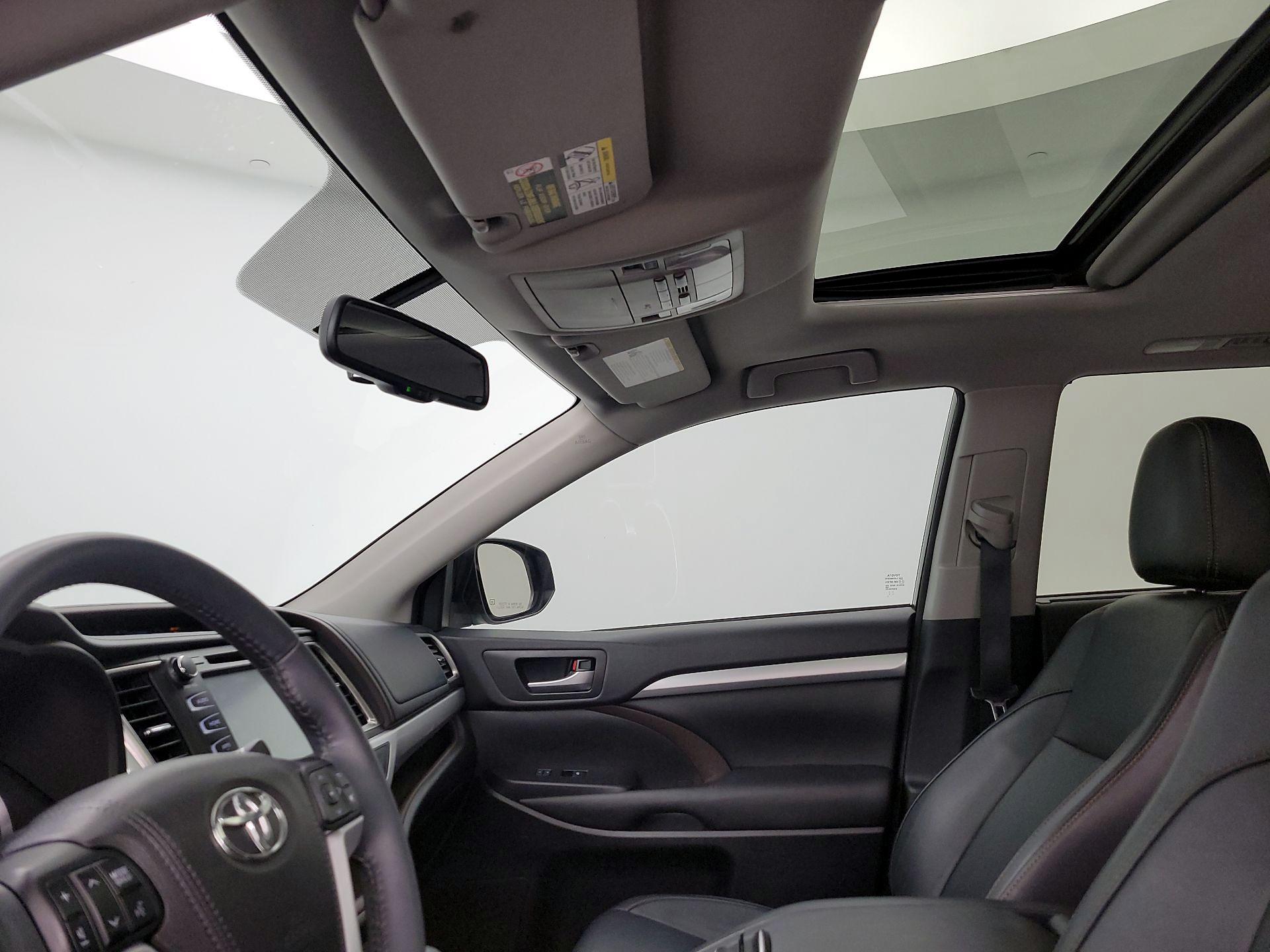 Thumbnail: 2016 Toyota Highlander - 19