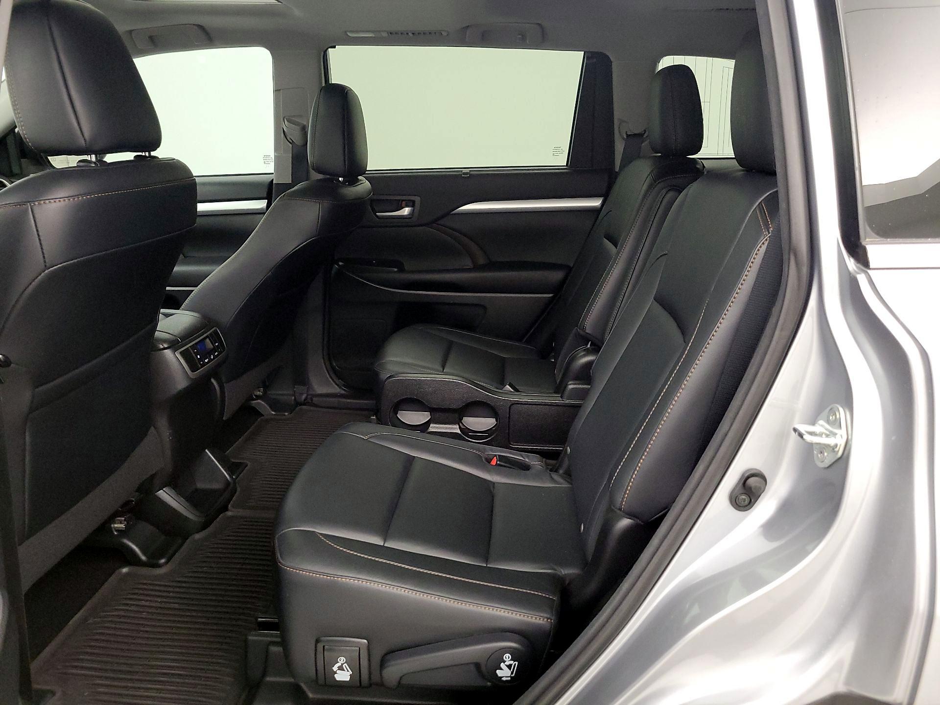 Thumbnail: 2016 Toyota Highlander - 20