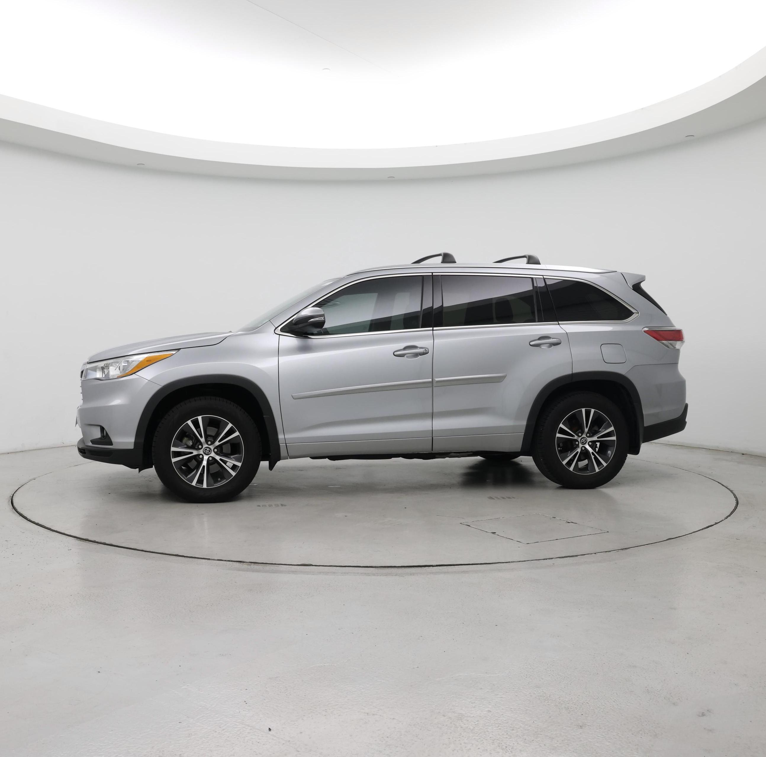 Thumbnail: 2016 Toyota Highlander - 3