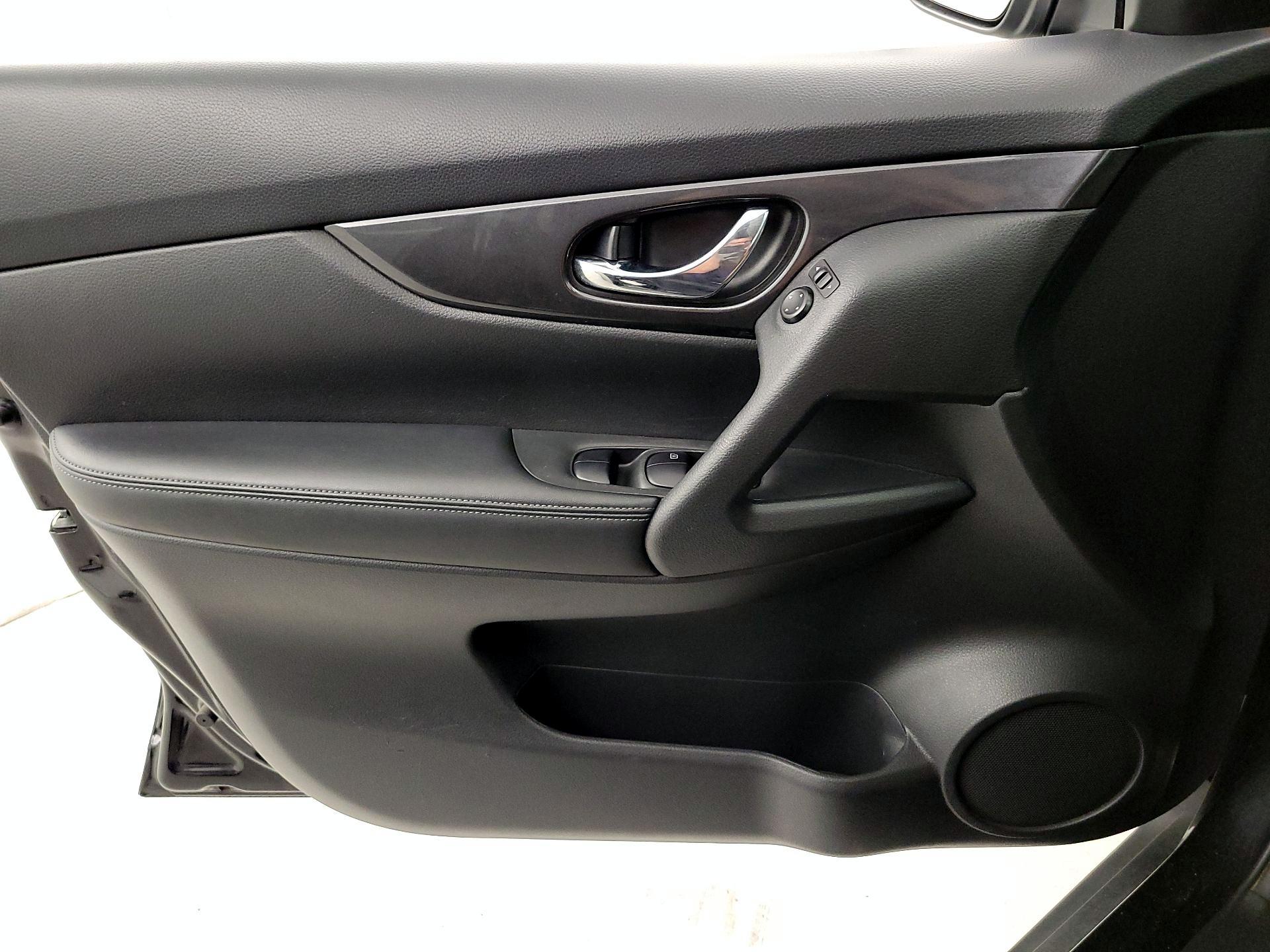 Thumbnail: 2019 Nissan Rogue - 12