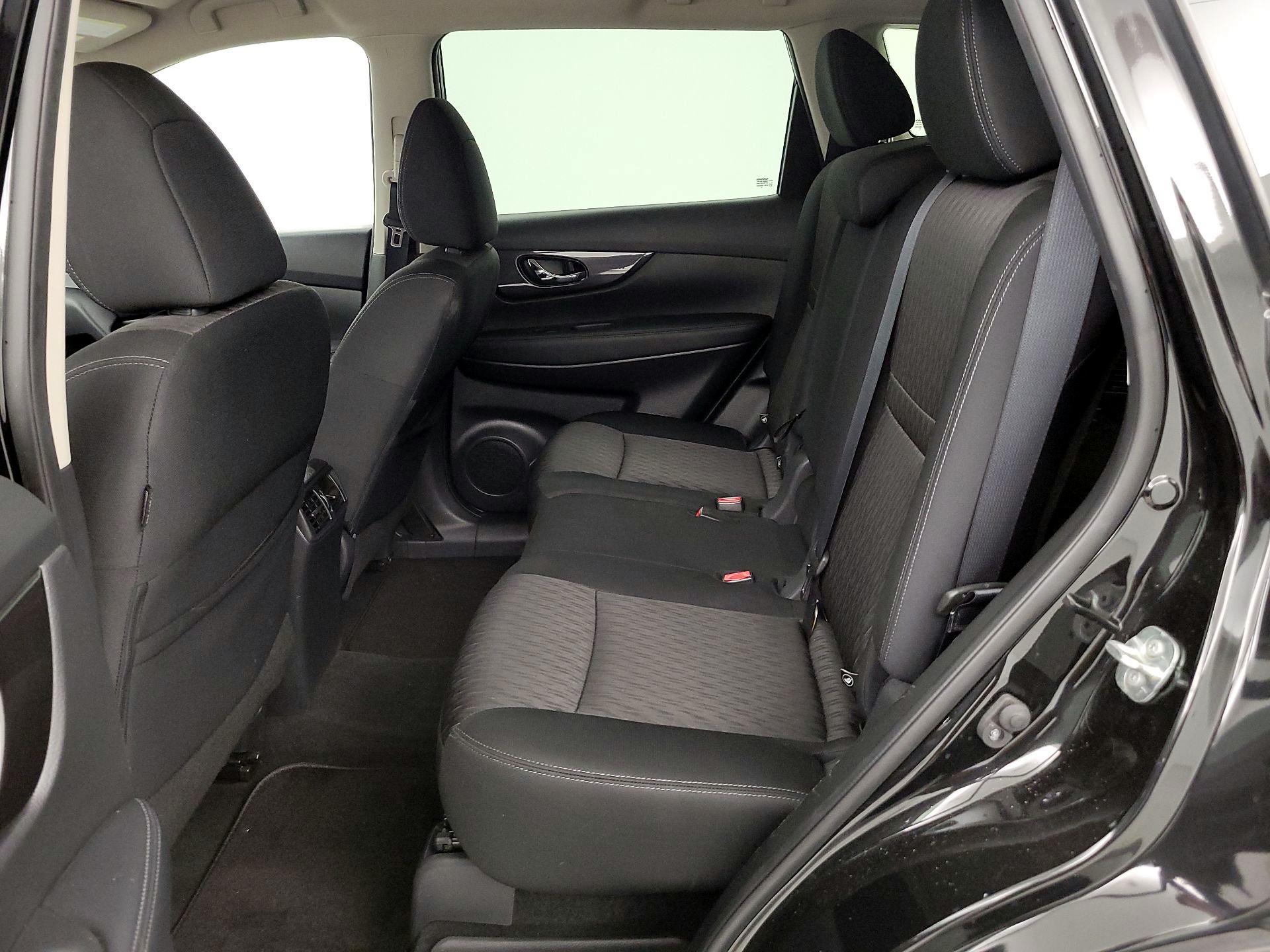 Thumbnail: 2019 Nissan Rogue - 19