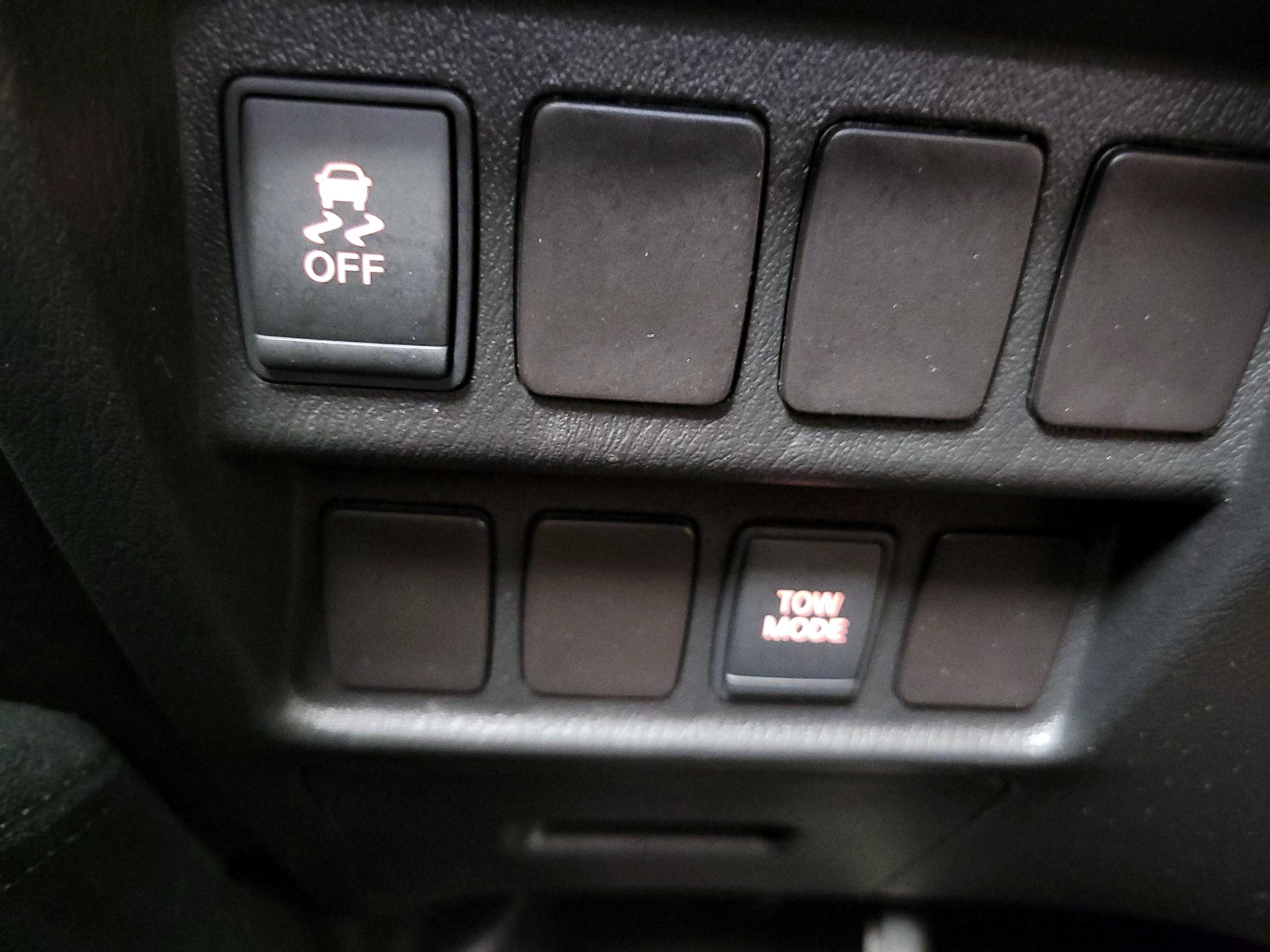 Thumbnail: 2015 Nissan Pathfinder - 13