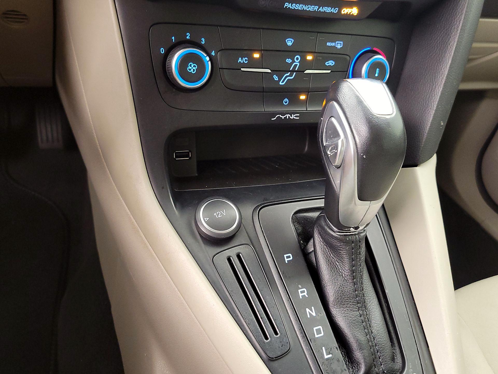 Thumbnail: 2015 Ford Focus - 17