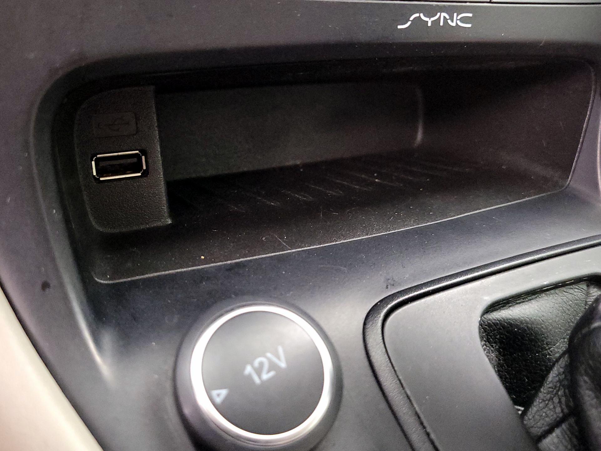 Thumbnail: 2015 Ford Focus - 18