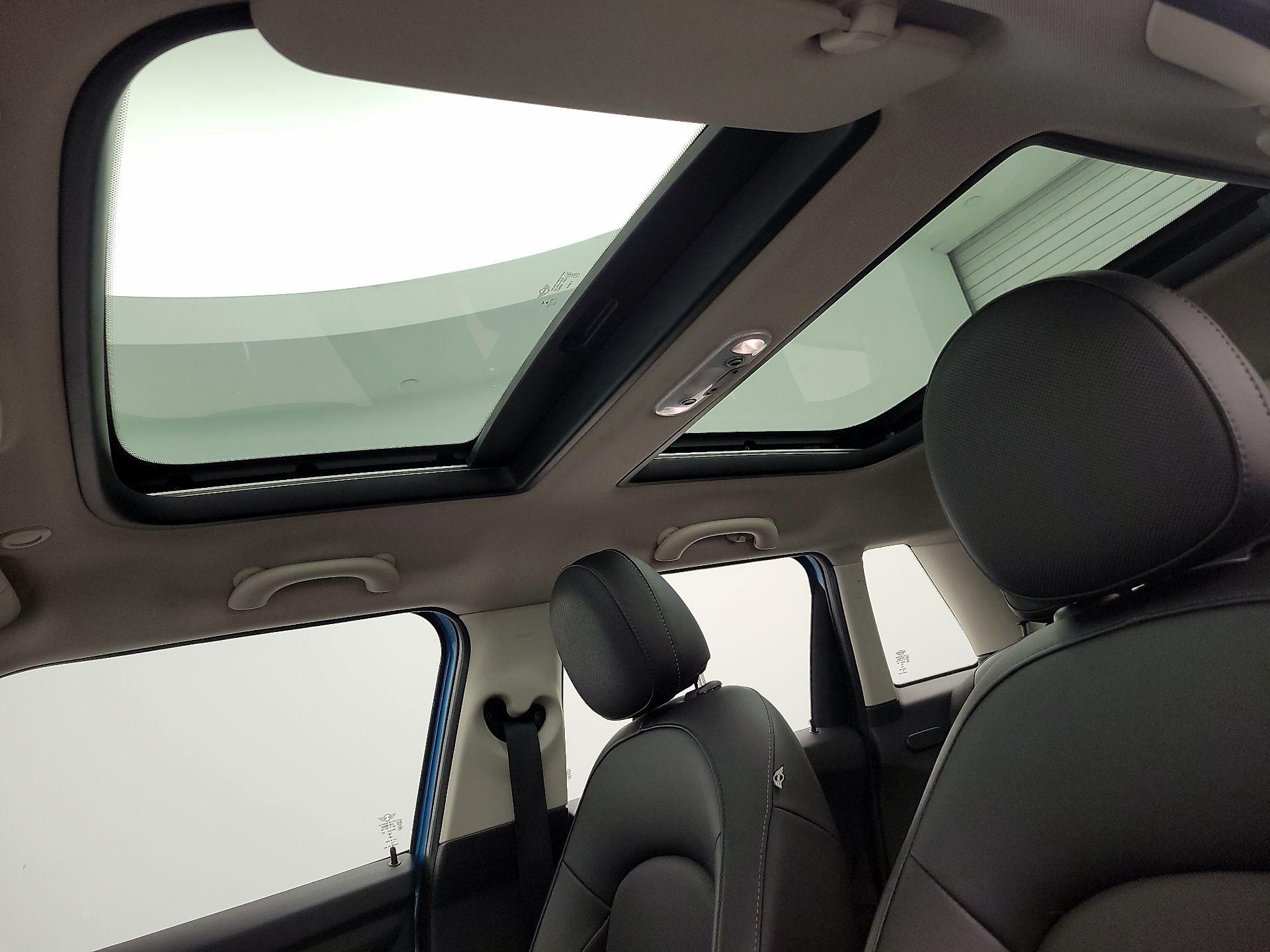 Thumbnail: 2016 MINI Cooper Hardtop - 18