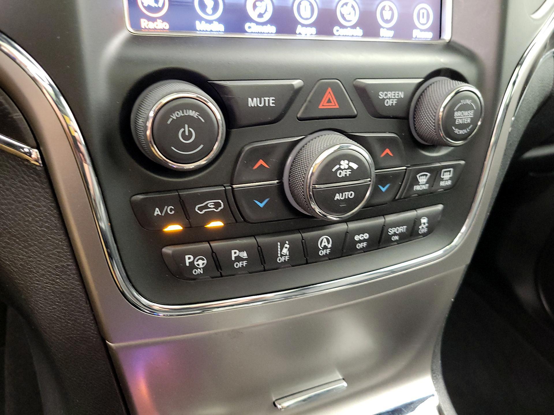Thumbnail: 2018 Jeep Grand Cherokee - 17