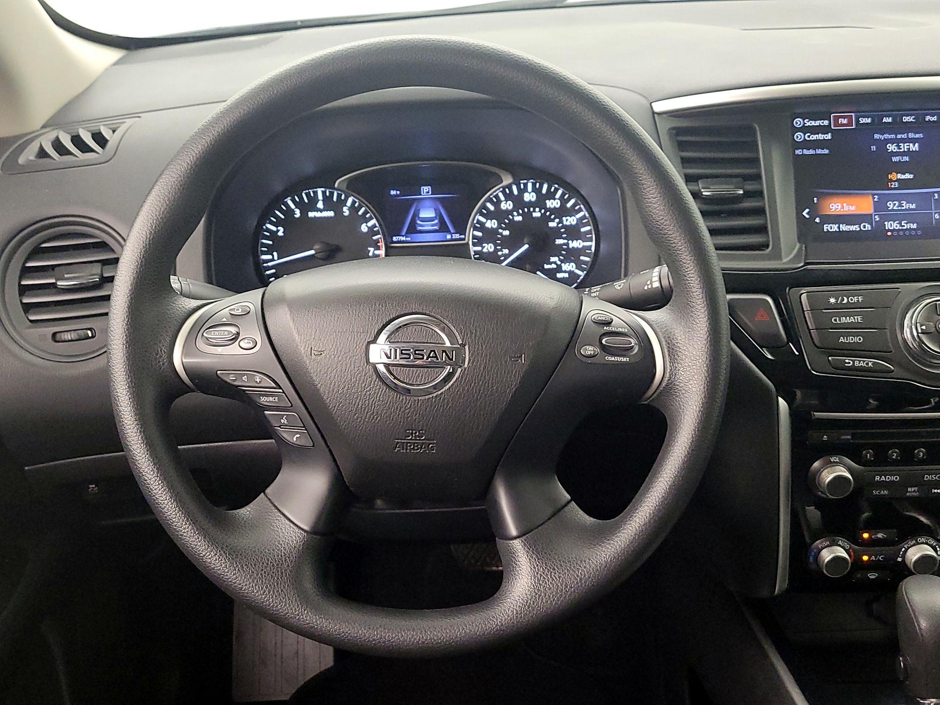 Thumbnail: 2017 Nissan Pathfinder - 10