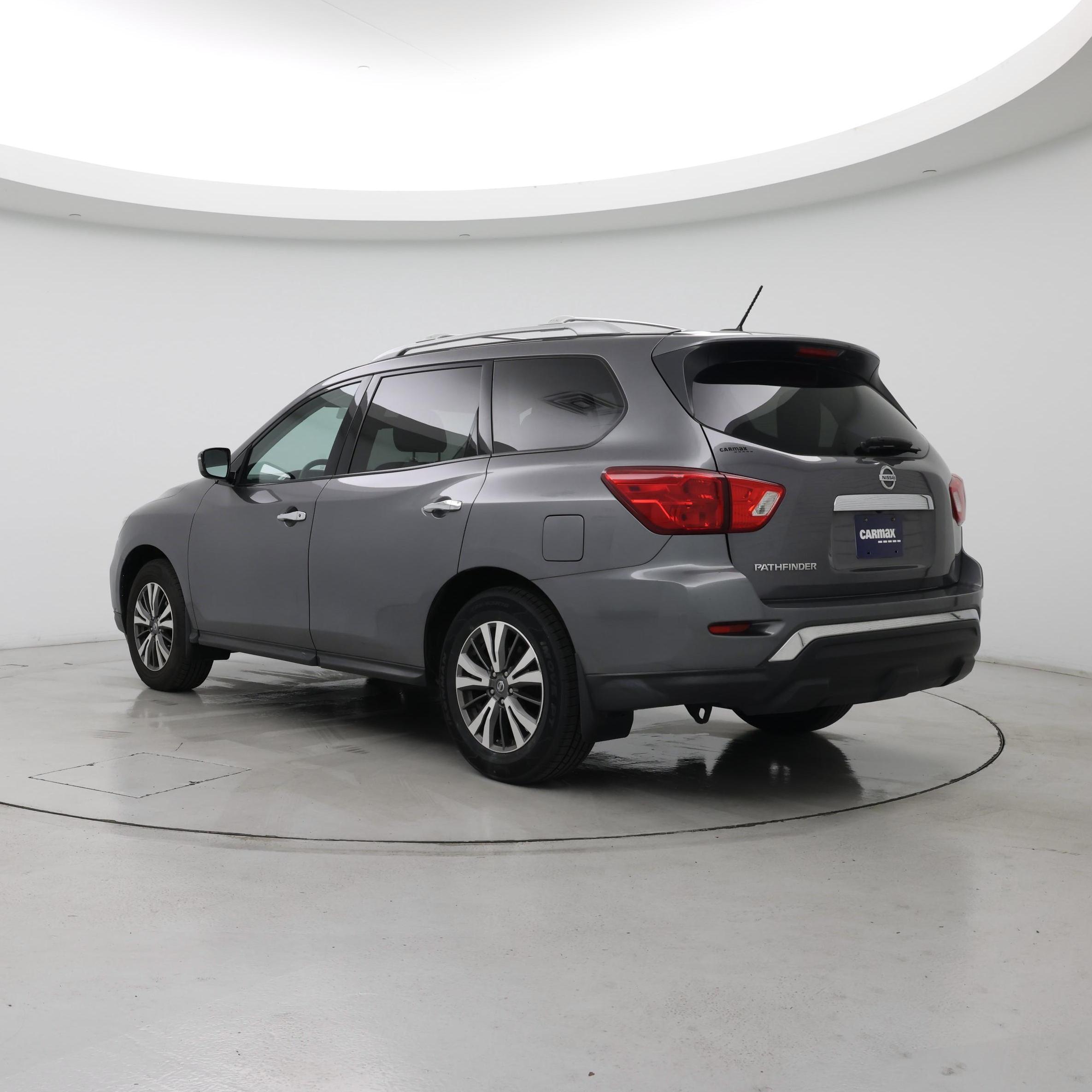 Thumbnail: 2017 Nissan Pathfinder - 2