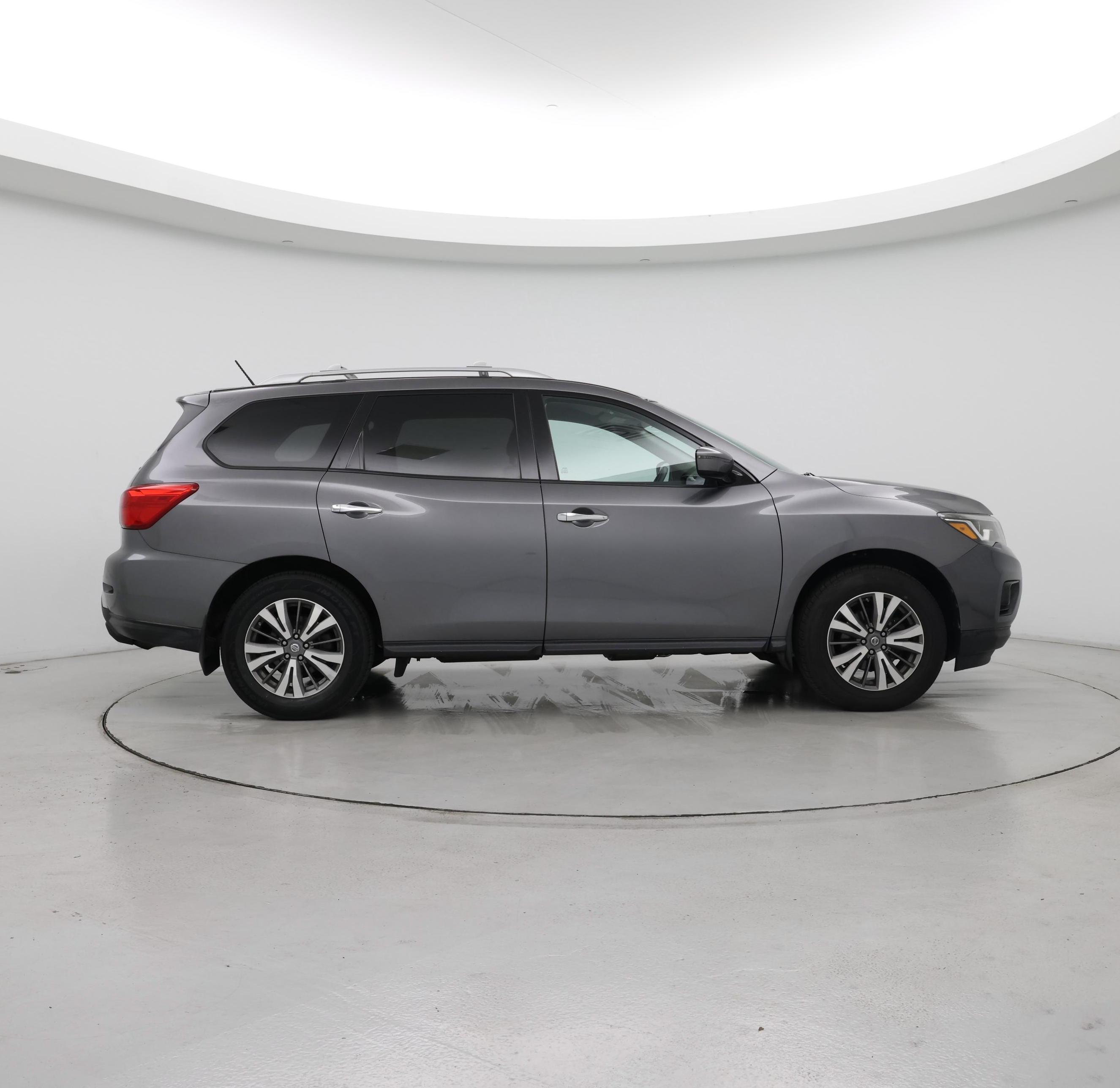 Thumbnail: 2017 Nissan Pathfinder - 7