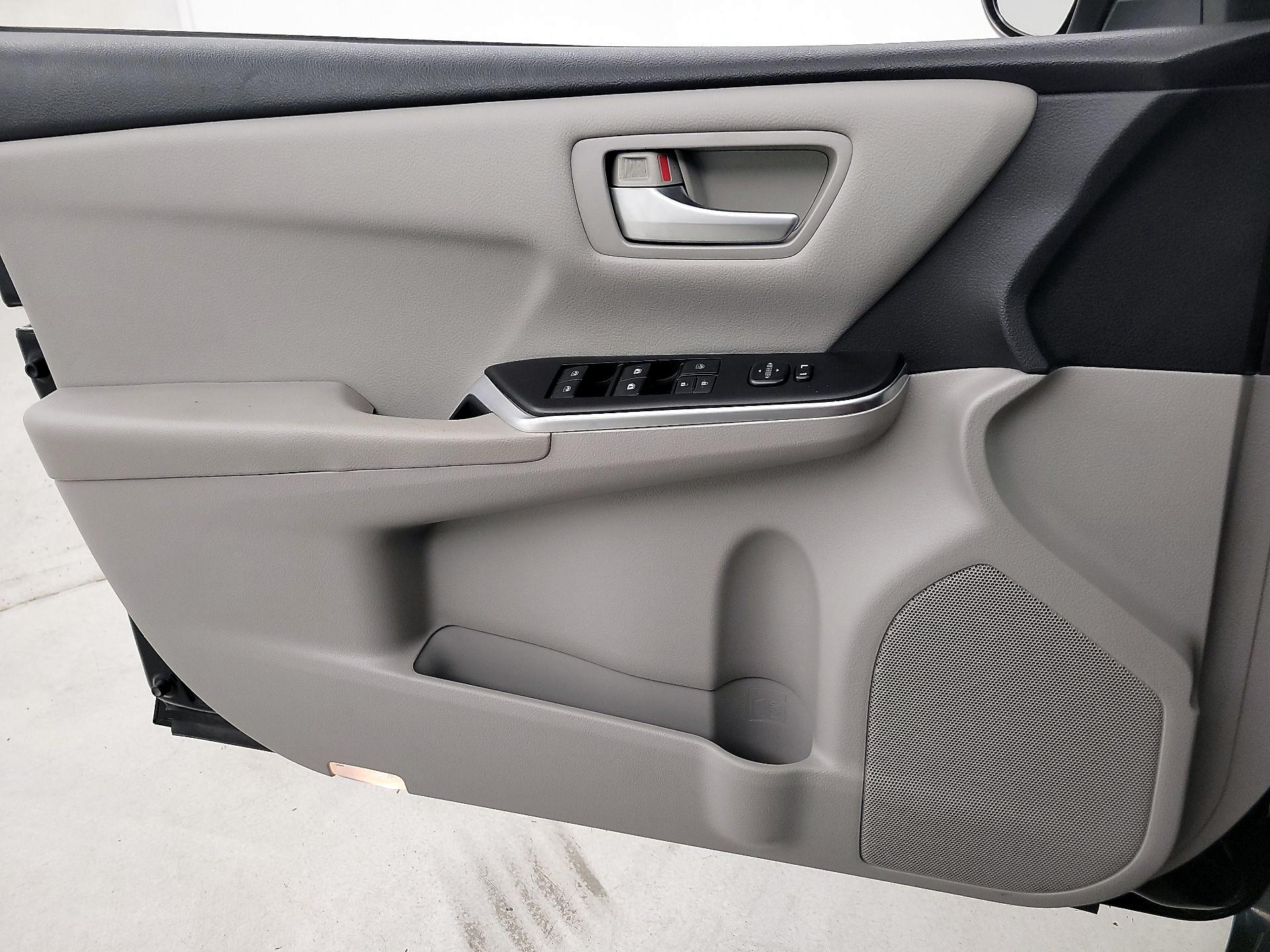 Thumbnail: 2017 Toyota Camry - 12