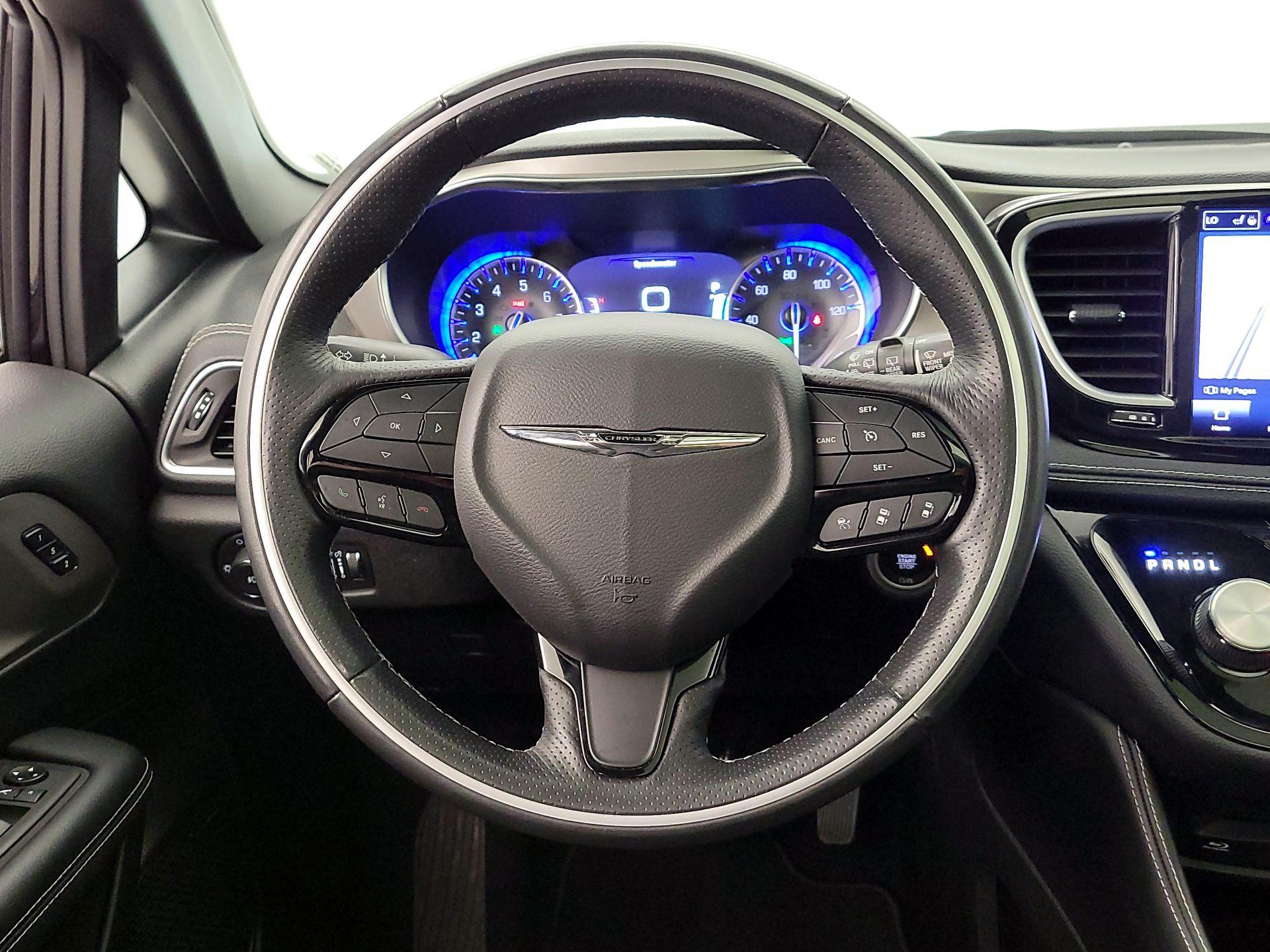 Thumbnail: 2021 Chrysler Pacifica - 10