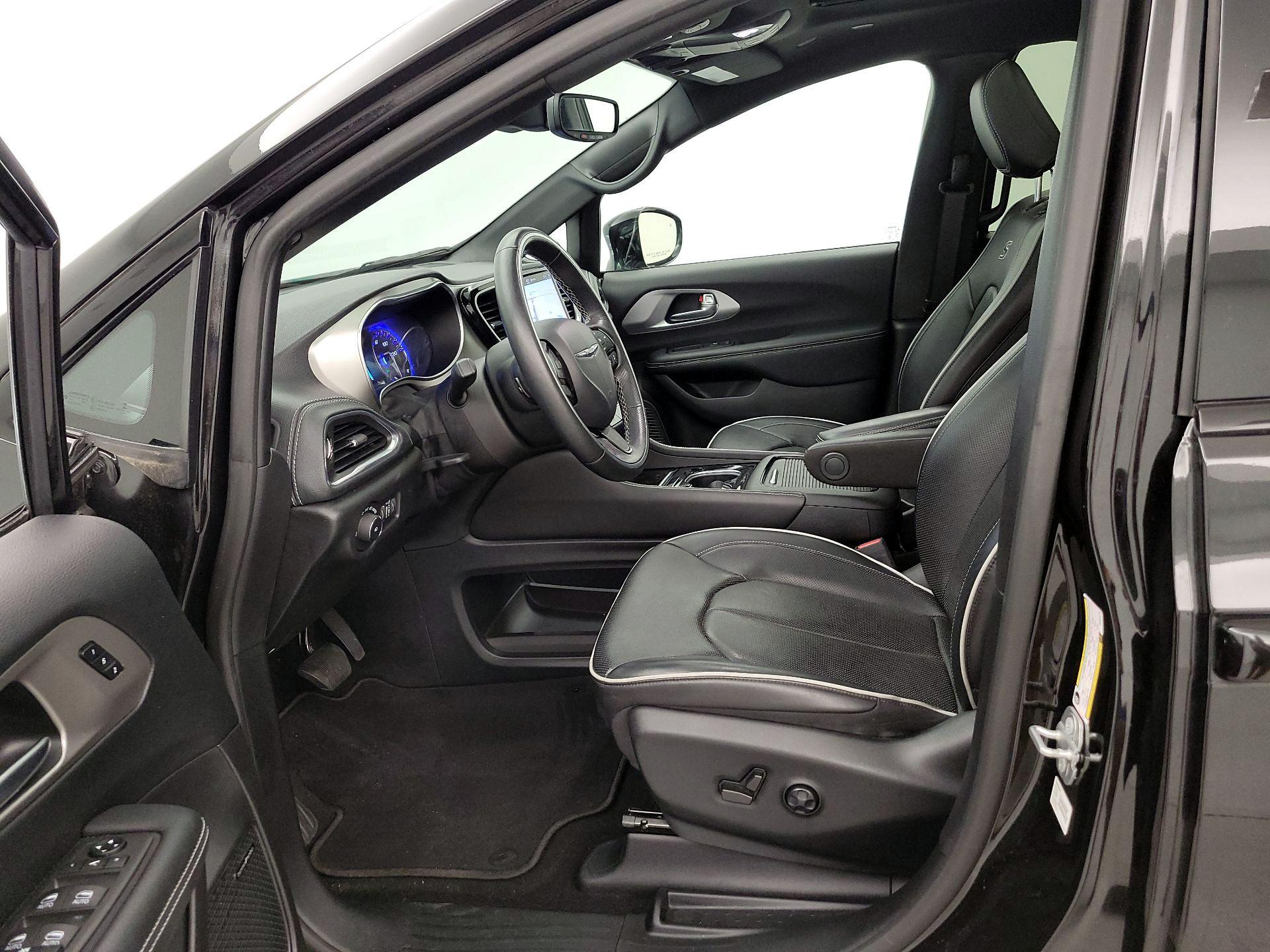 Thumbnail: 2021 Chrysler Pacifica - 11