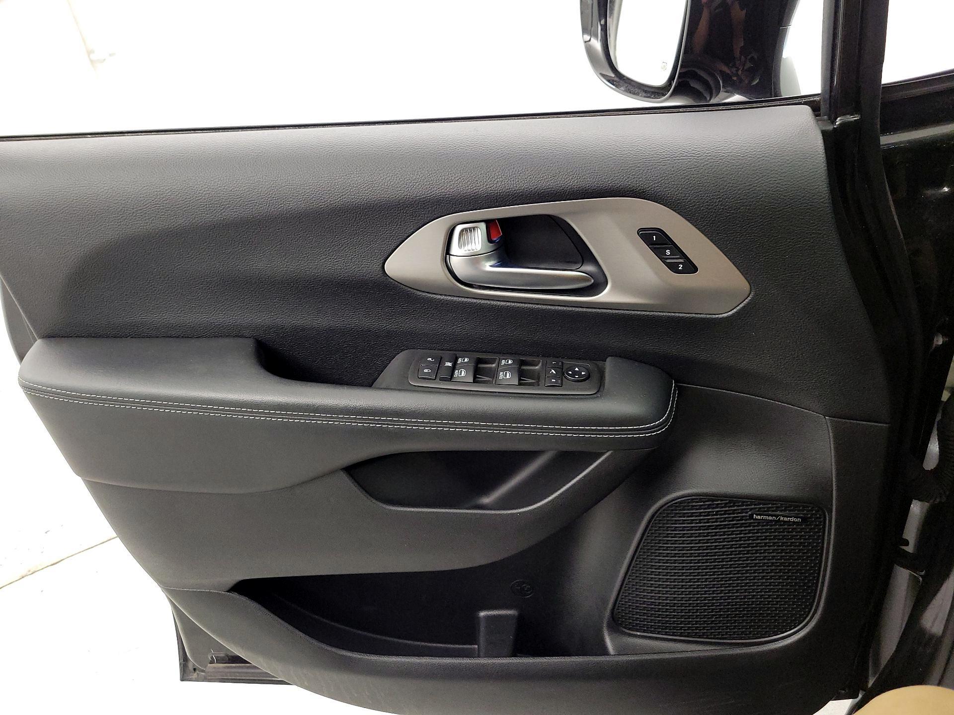 Thumbnail: 2021 Chrysler Pacifica - 12