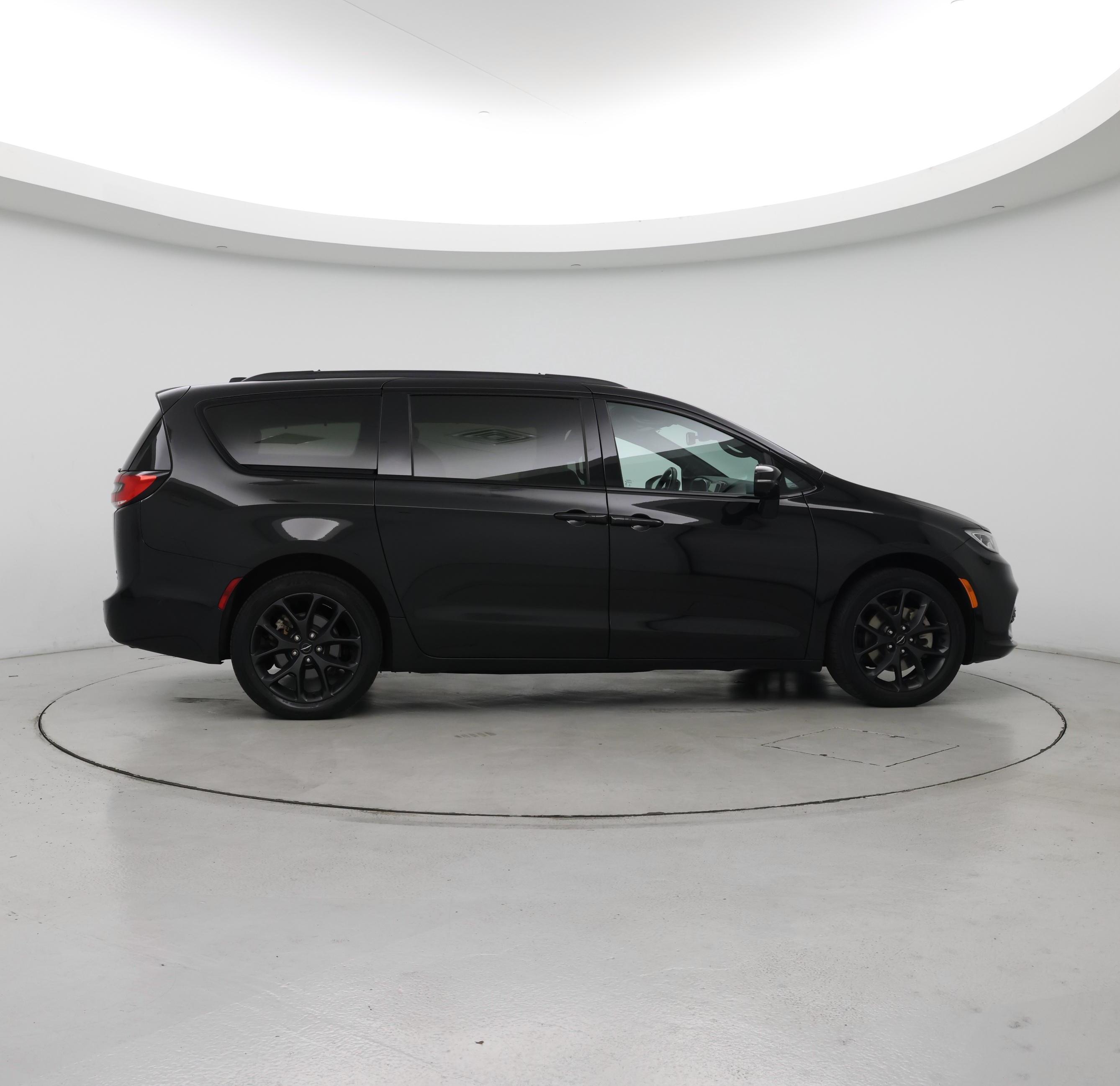 Thumbnail: 2021 Chrysler Pacifica - 7