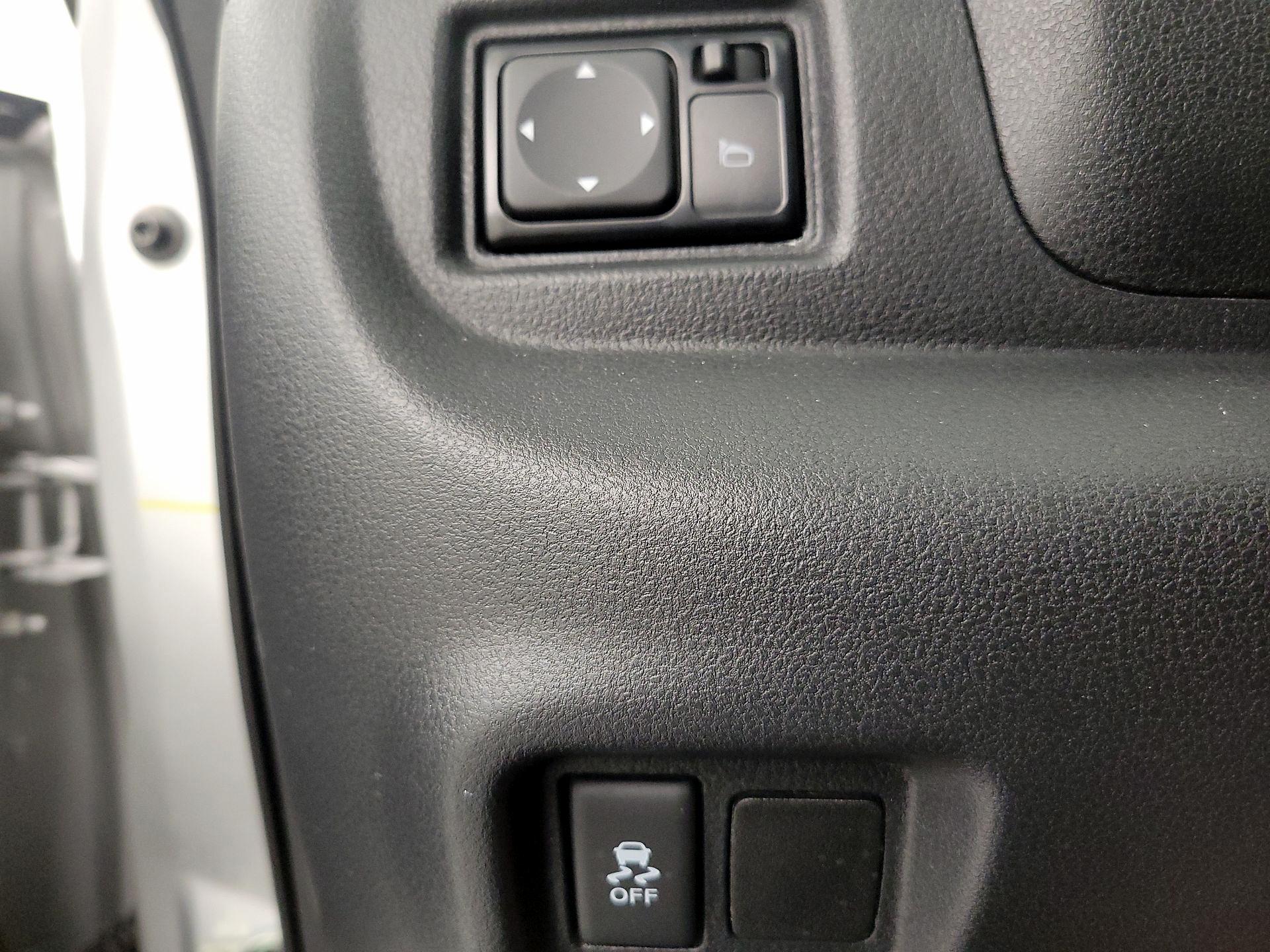 Thumbnail: 2017 Nissan Versa Note - 13
