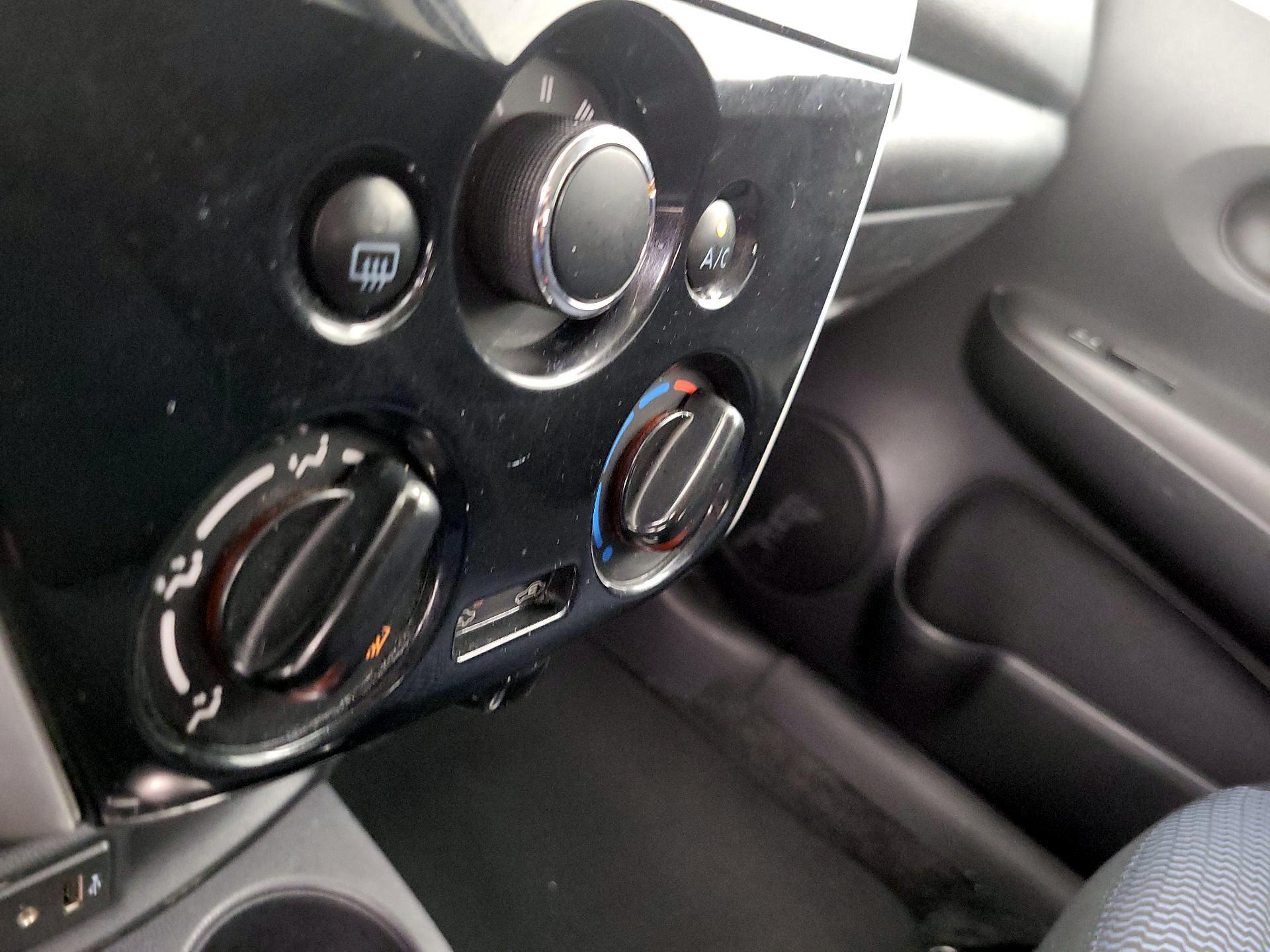 Thumbnail: 2017 Nissan Versa Note - 16