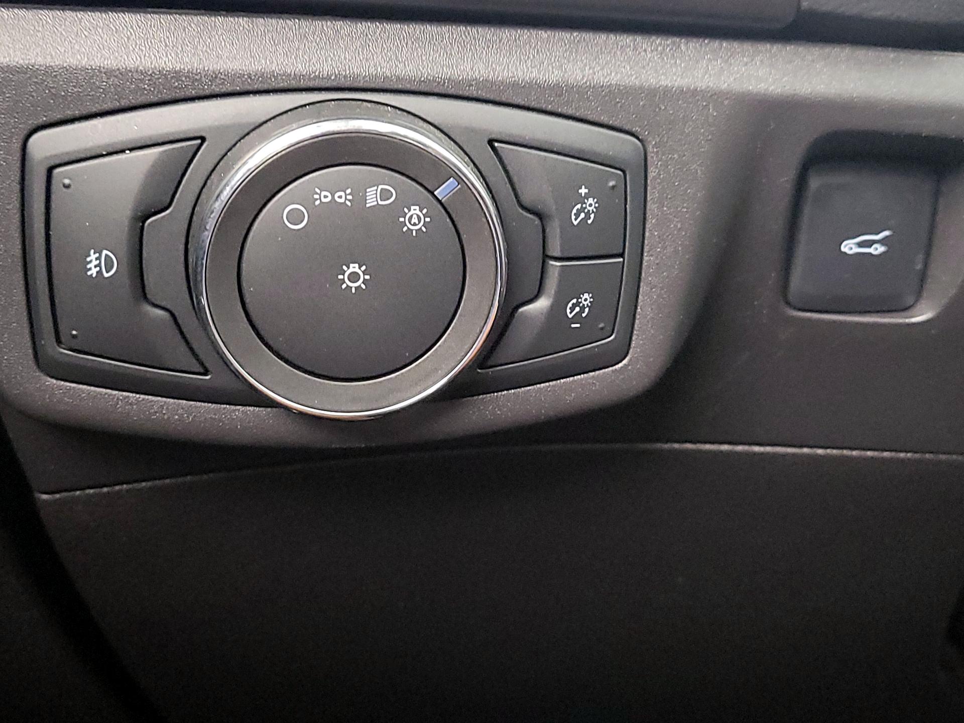 Thumbnail: 2016 Ford Fusion - 13