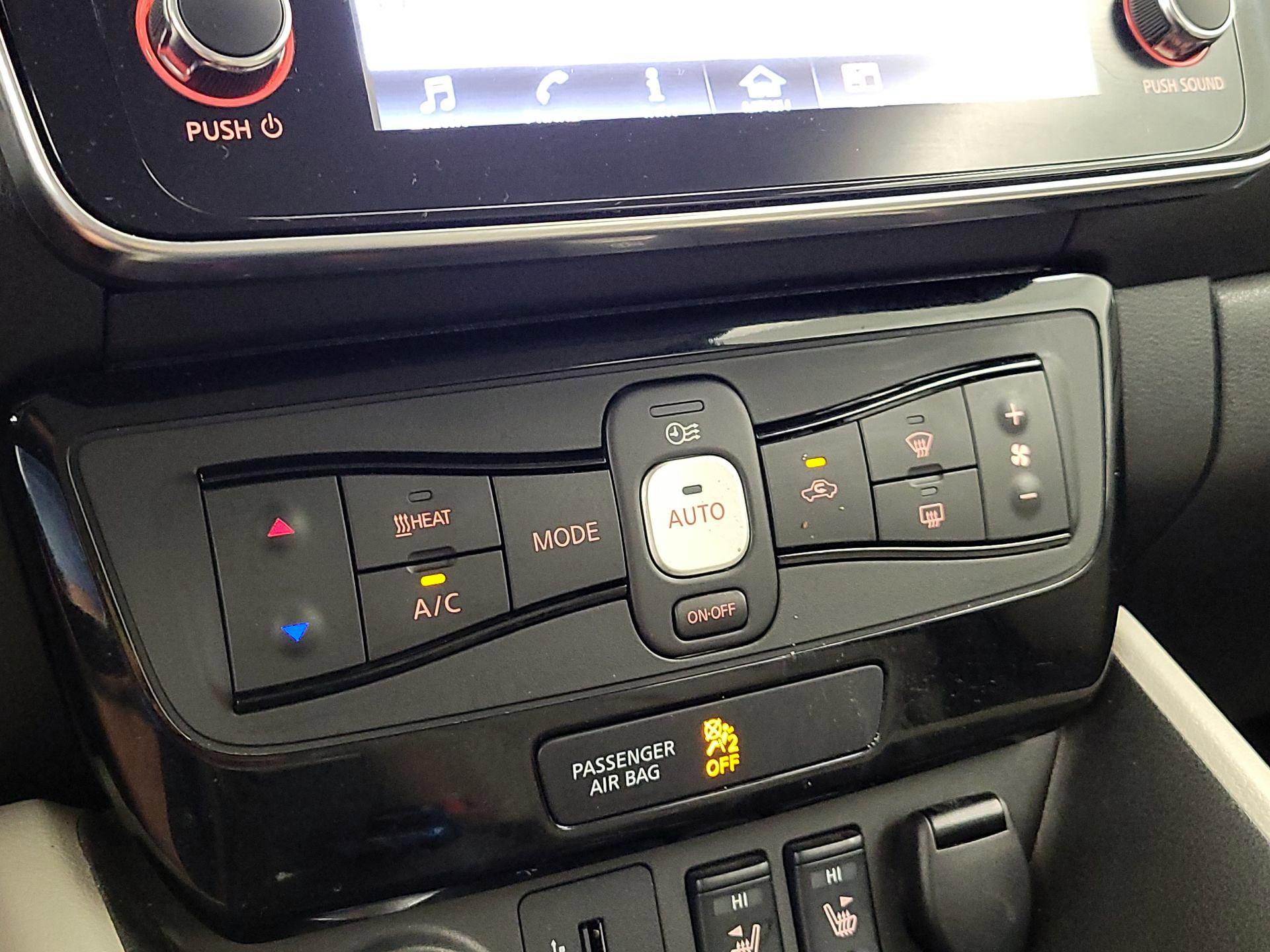 Thumbnail: 2018 Nissan Leaf - 17