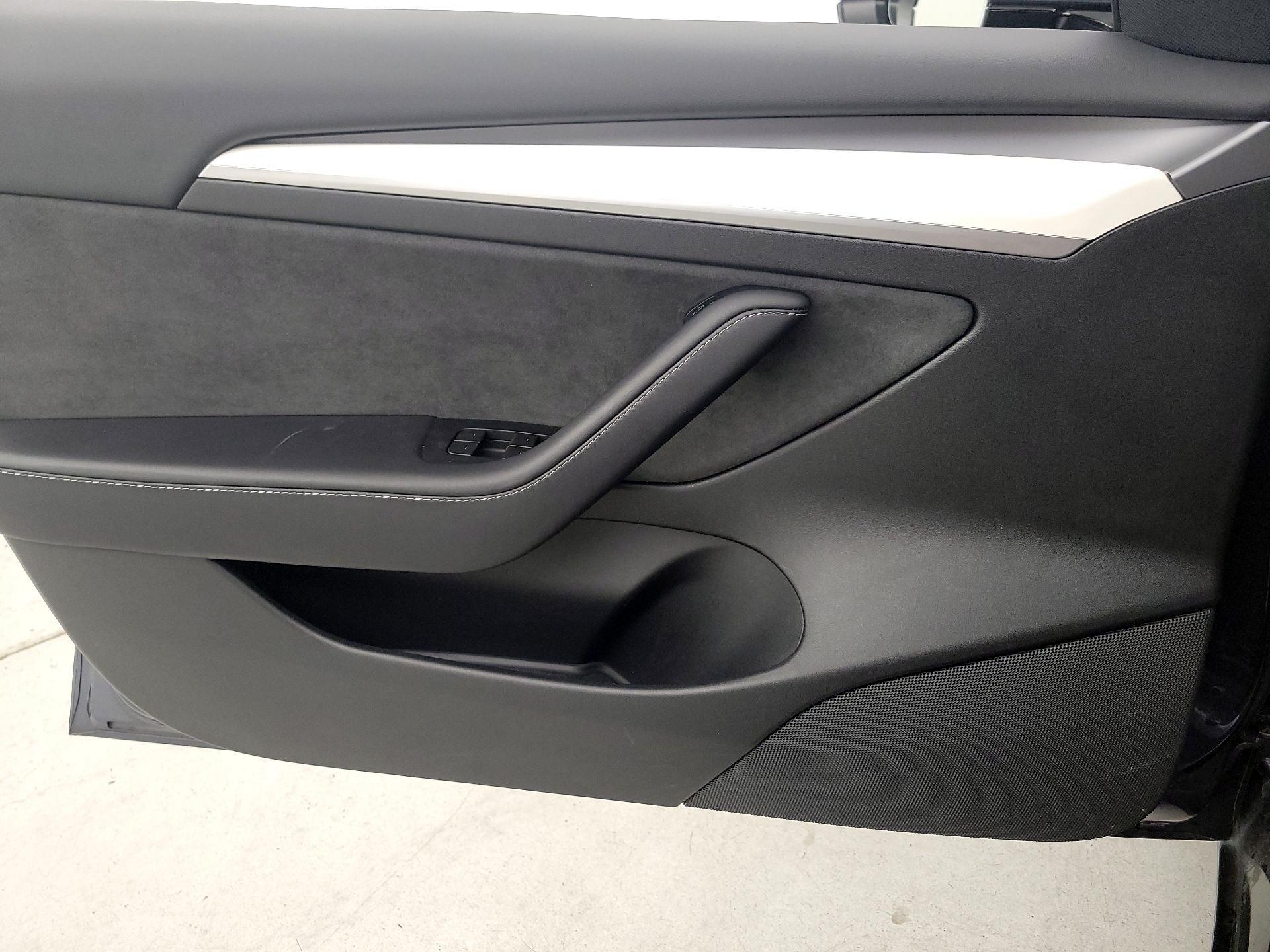 Thumbnail: 2022 Tesla Model 3 - 12