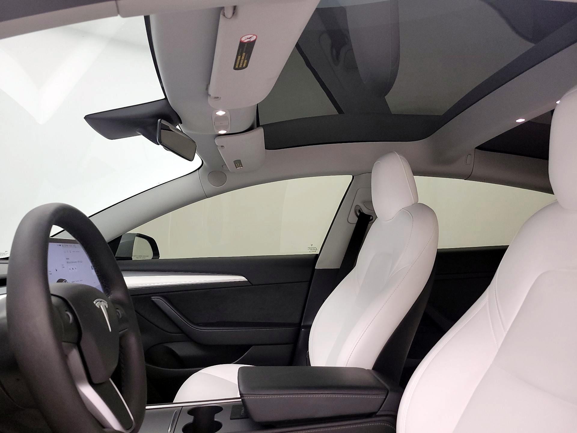Thumbnail: 2022 Tesla Model 3 - 17