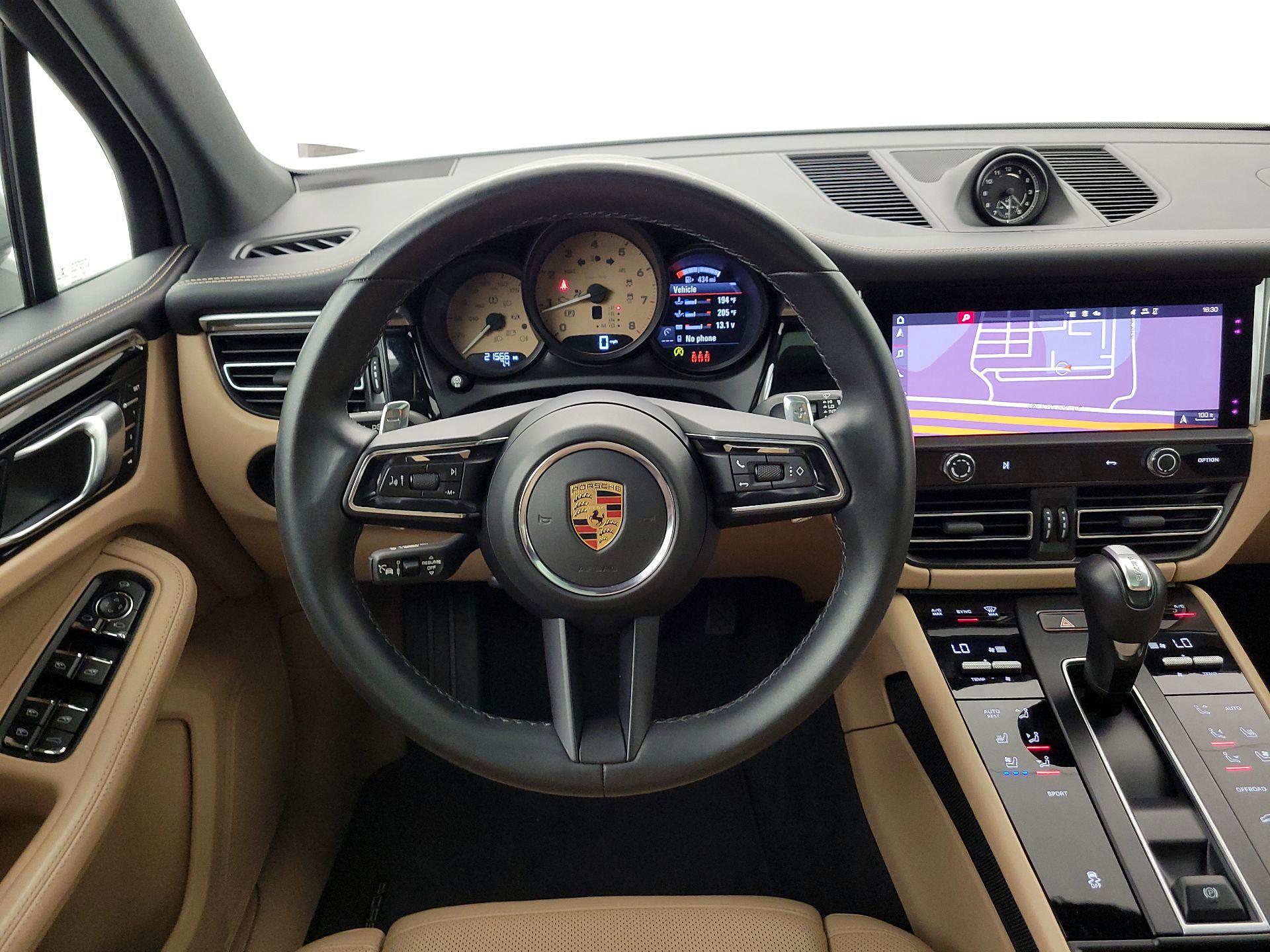 Thumbnail: 2023 Porsche Macan - 10