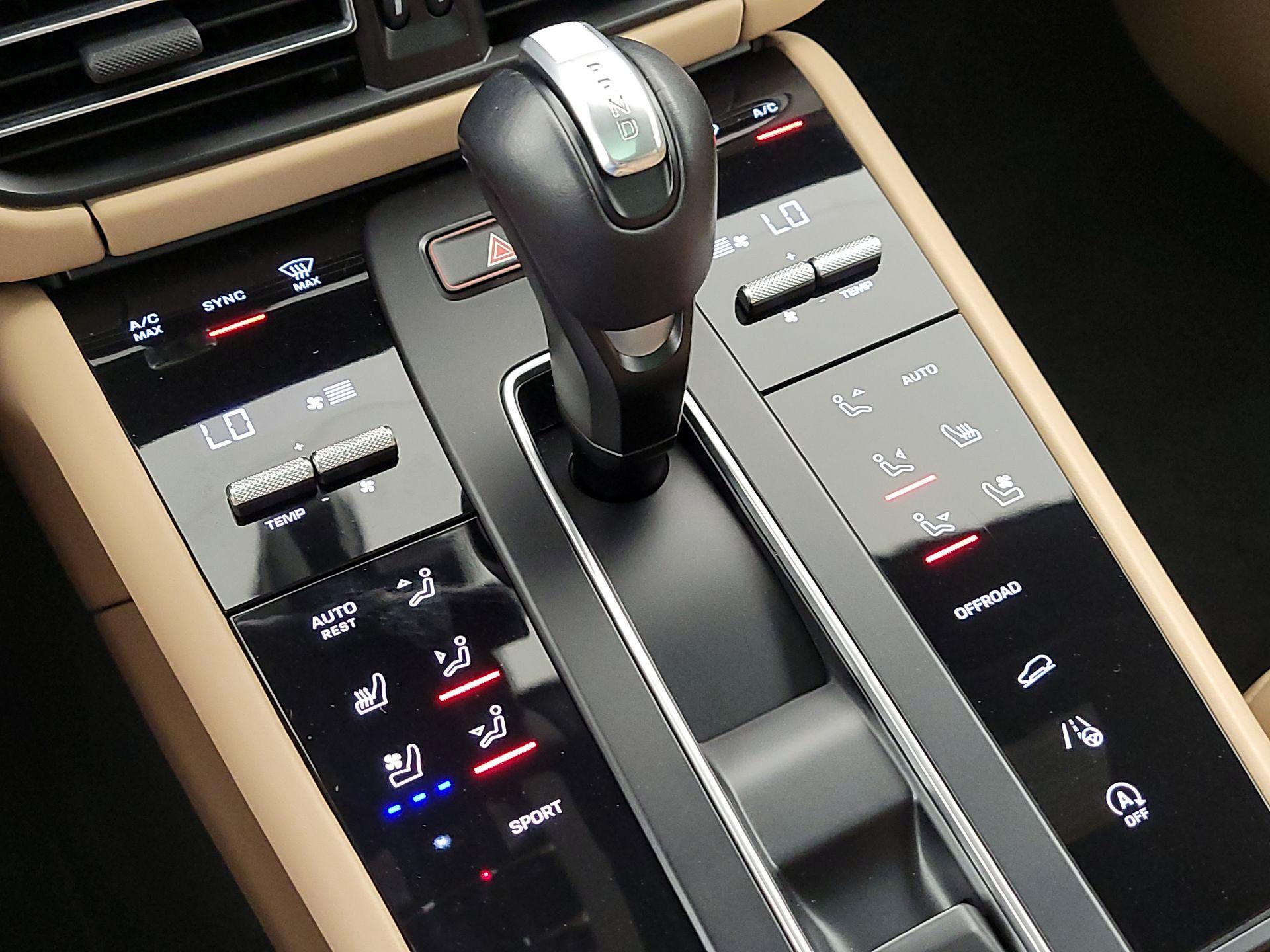 Thumbnail: 2023 Porsche Macan - 17