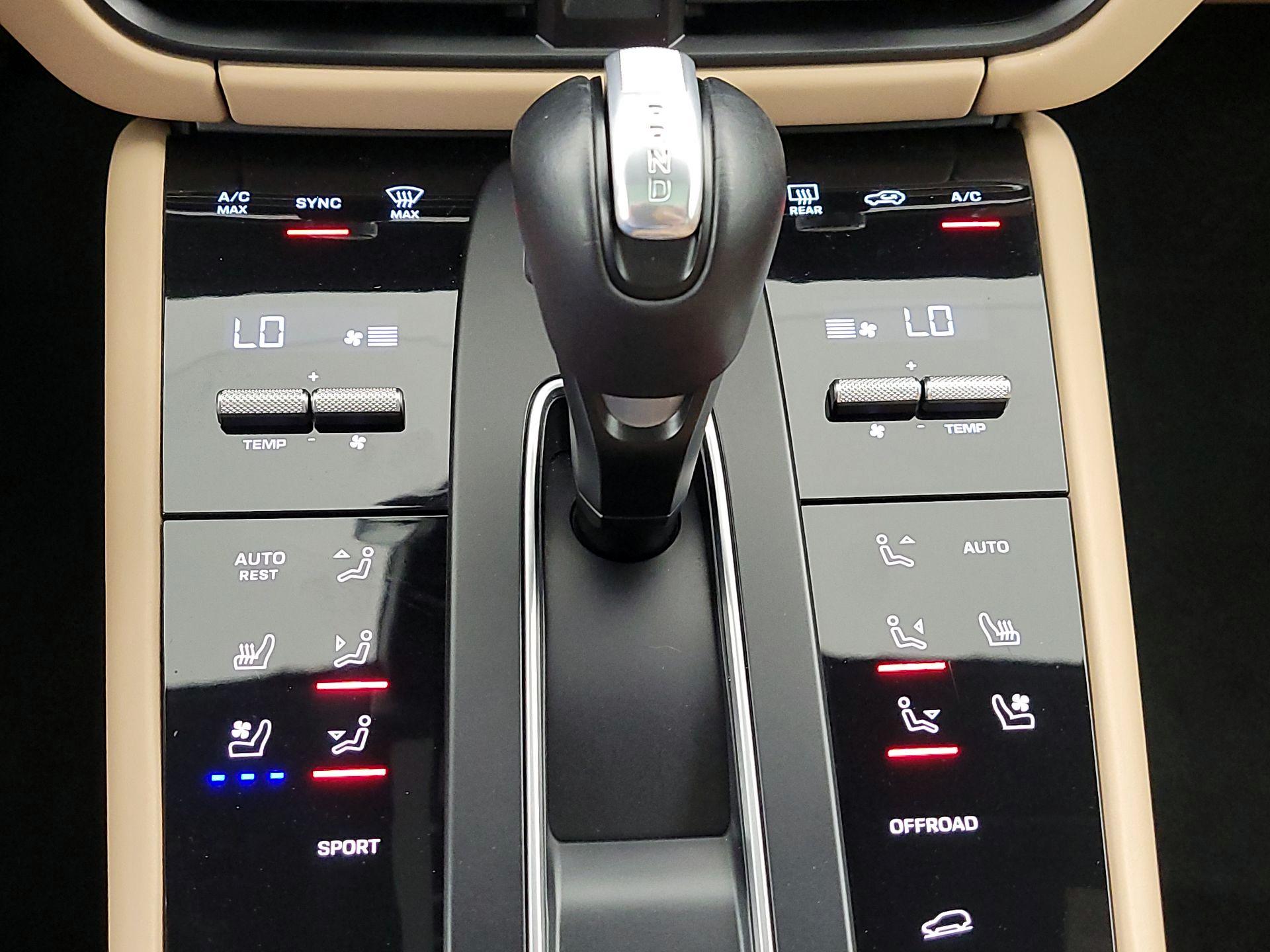 Thumbnail: 2023 Porsche Macan - 18
