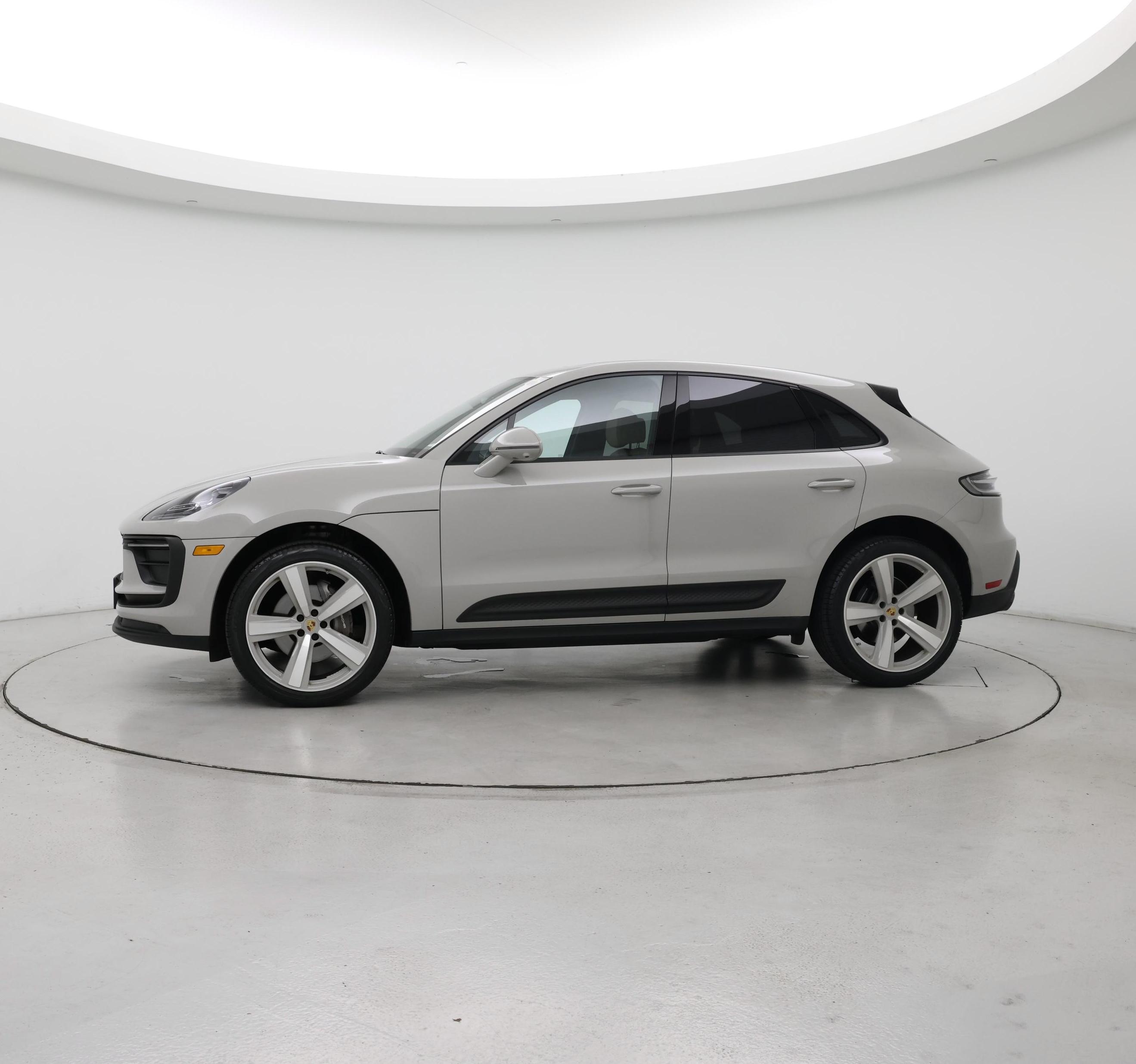 Thumbnail: 2023 Porsche Macan - 3