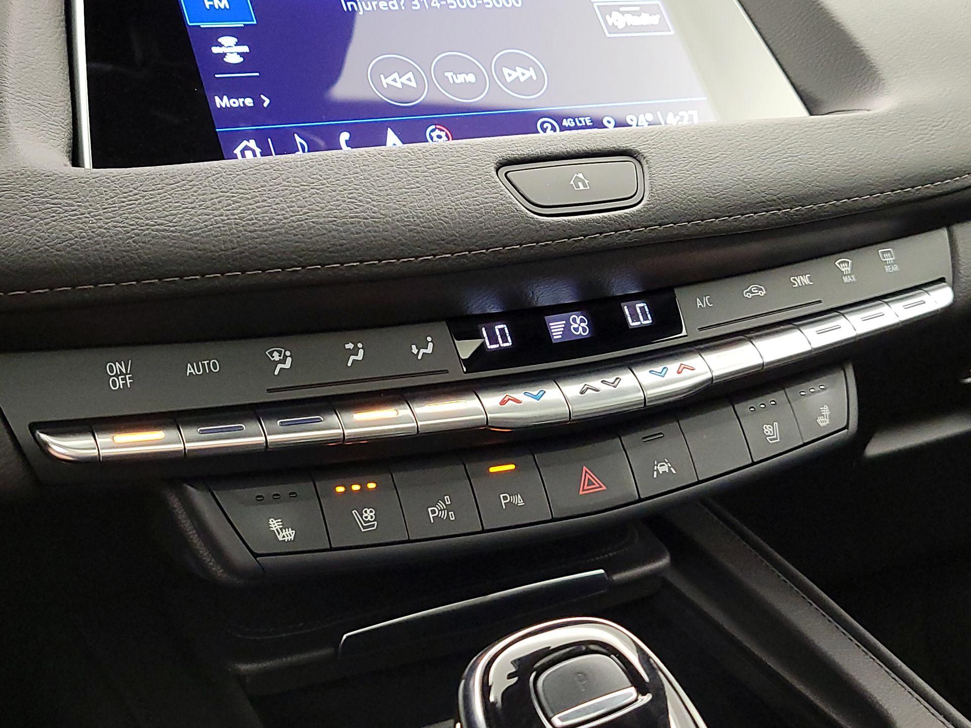 Thumbnail: 2022 Cadillac XT4 - 17