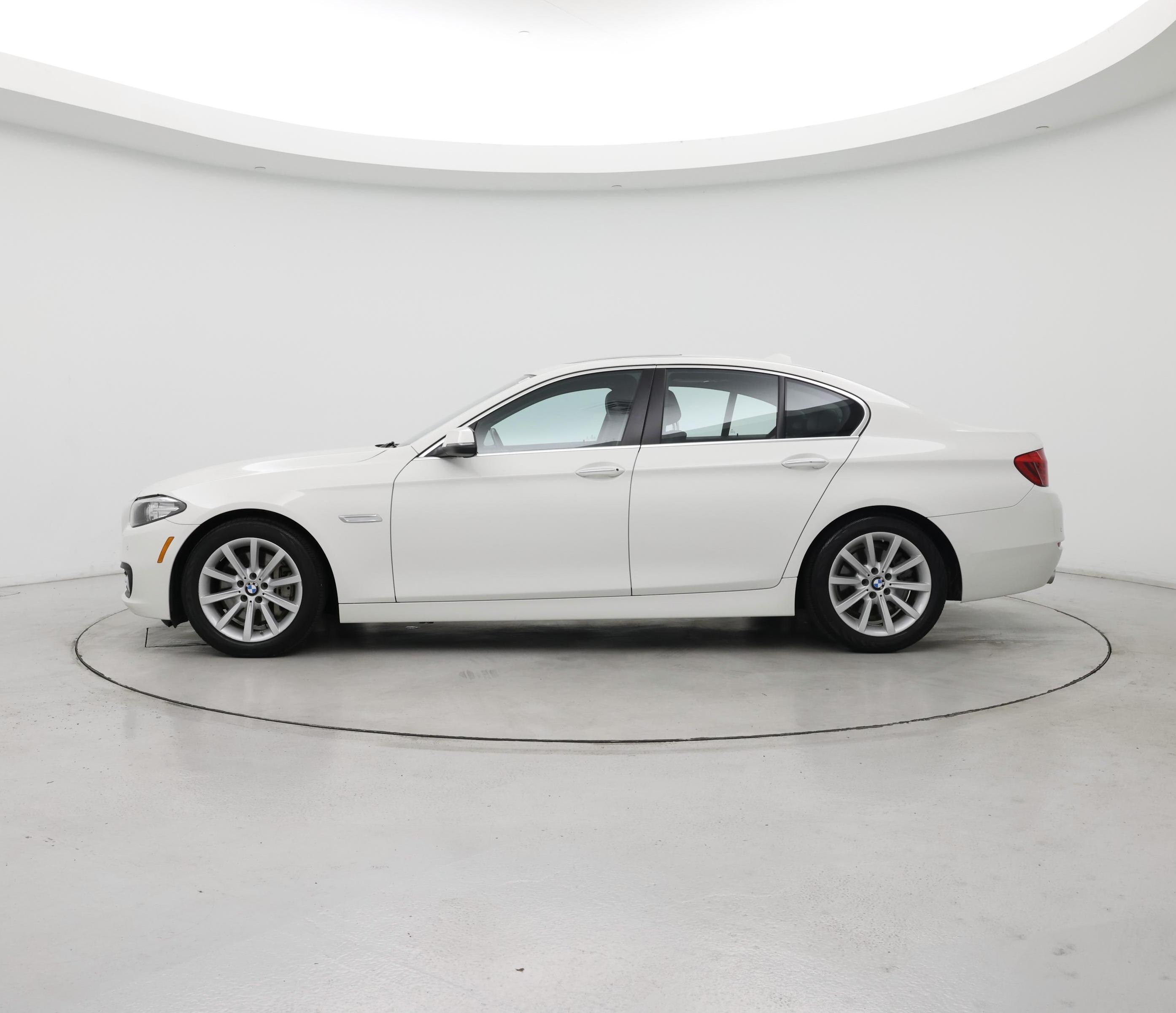 Thumbnail: 2015 BMW 5 Series - 3
