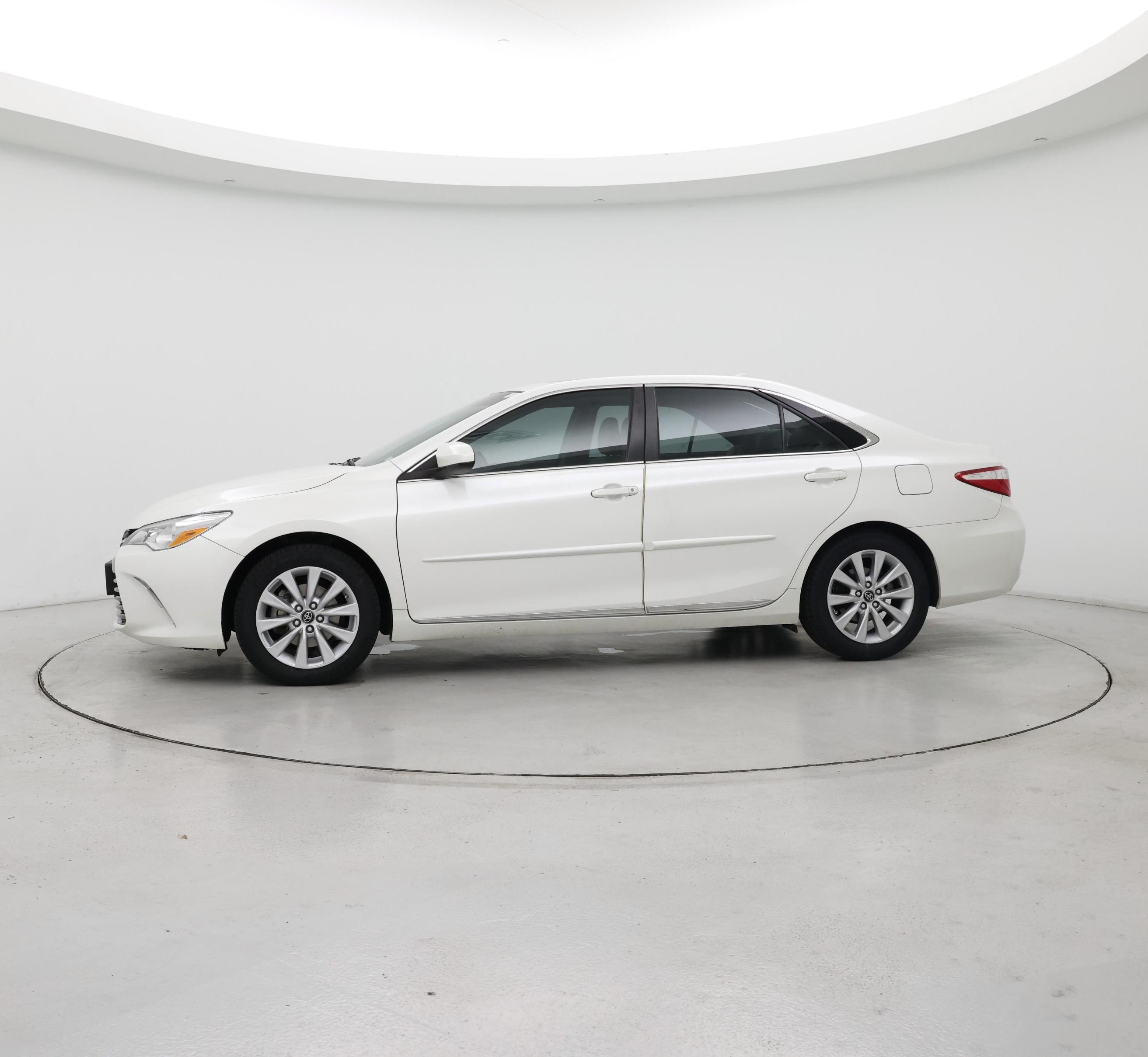 Thumbnail: 2017 Toyota Camry - 3