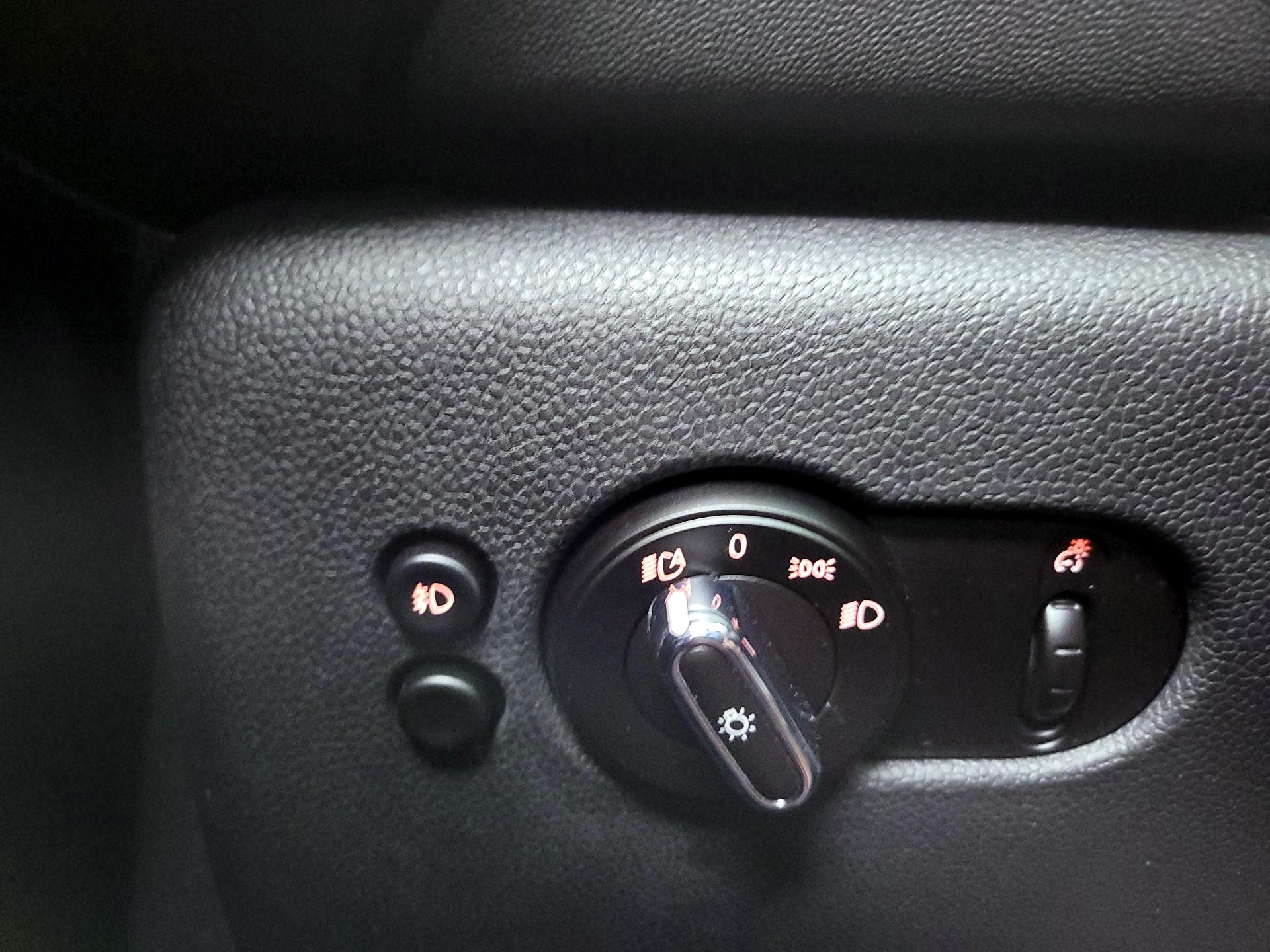 Thumbnail: 2015 MINI Cooper Hardtop - 13