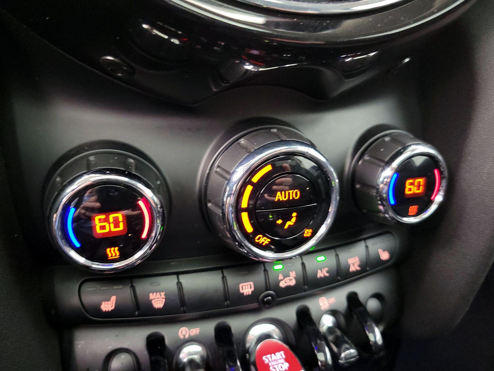 Thumbnail: 2015 MINI Cooper Hardtop - 15