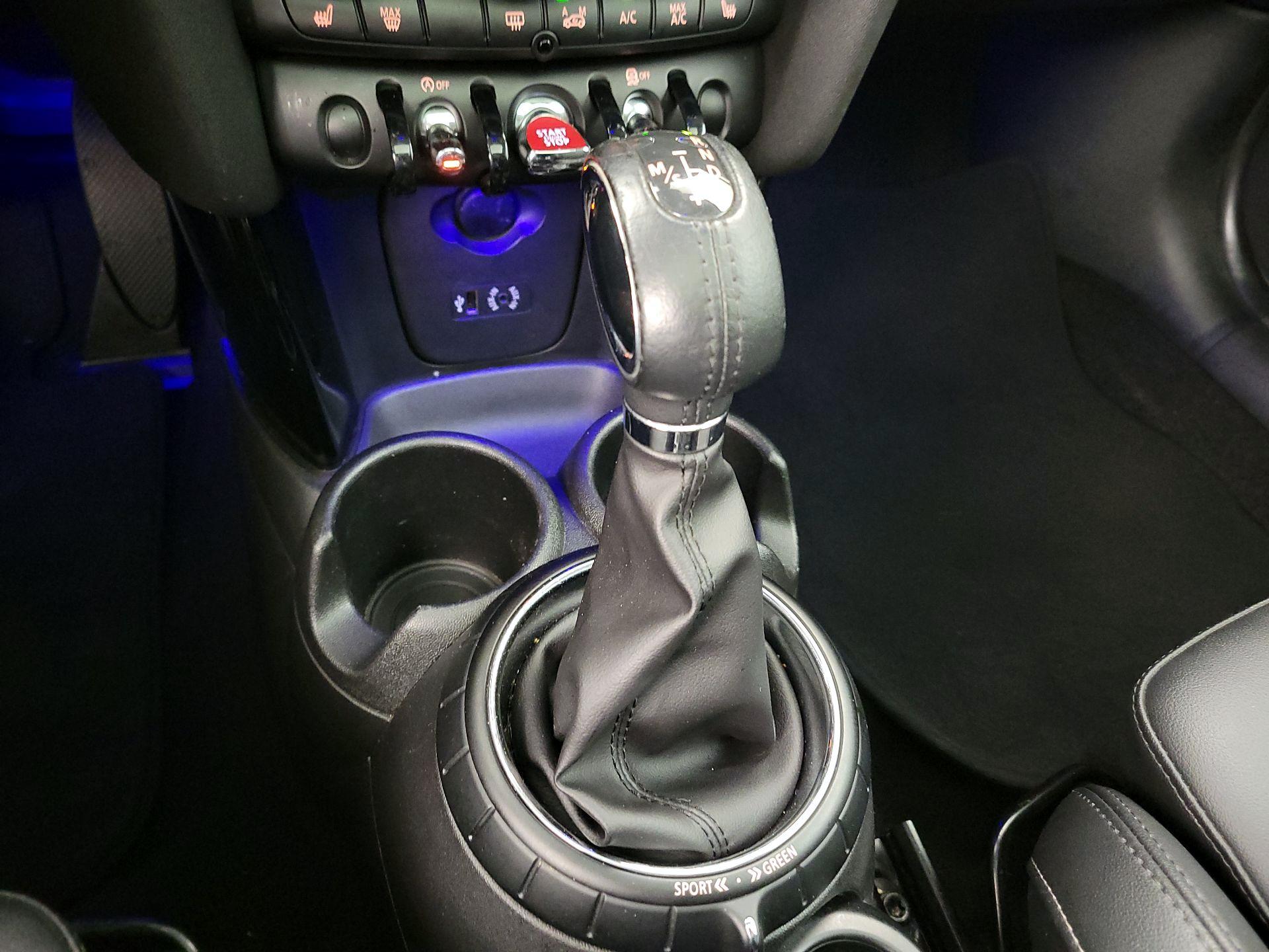 Thumbnail: 2015 MINI Cooper Hardtop - 16