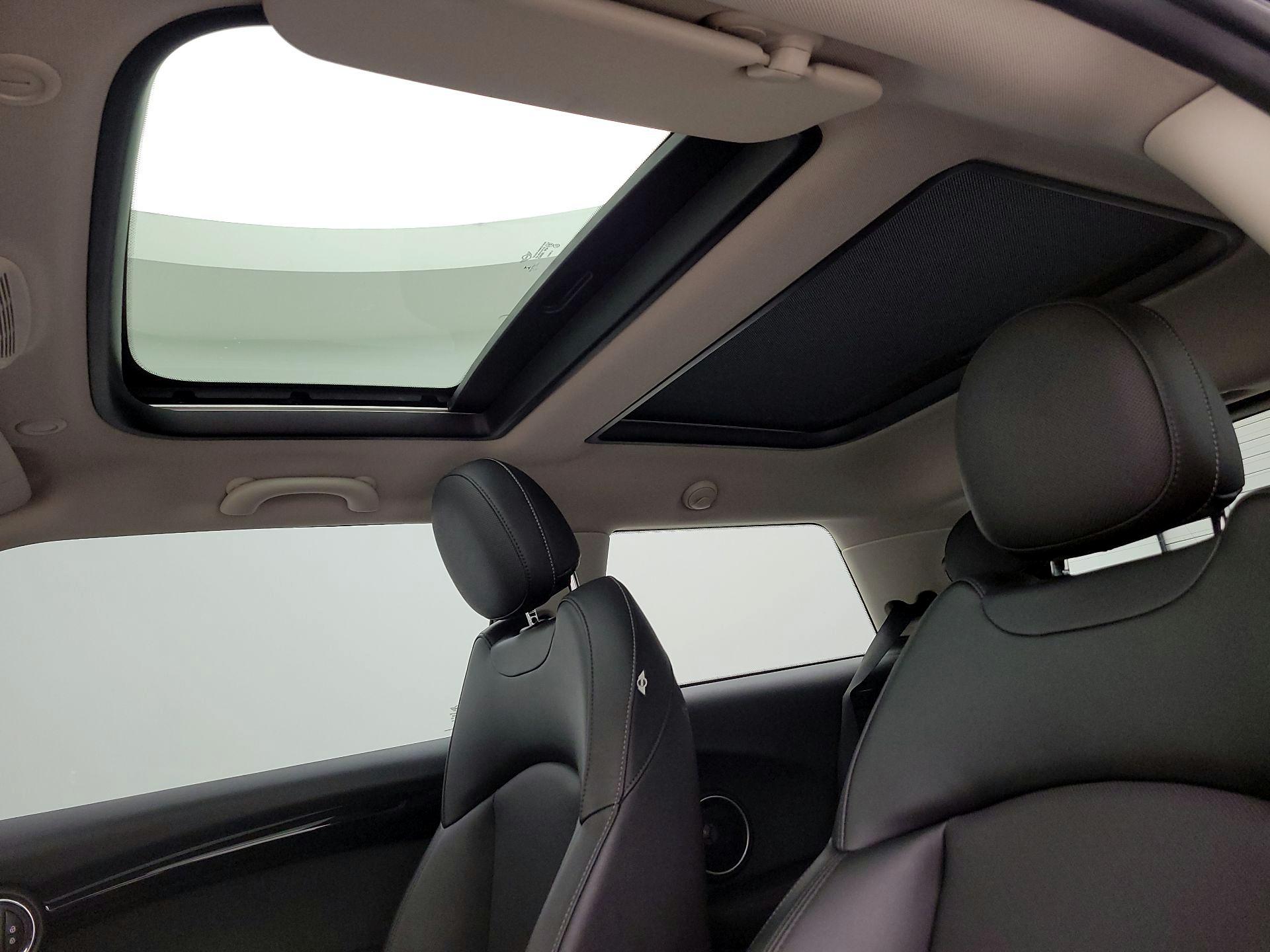Thumbnail: 2015 MINI Cooper Hardtop - 18