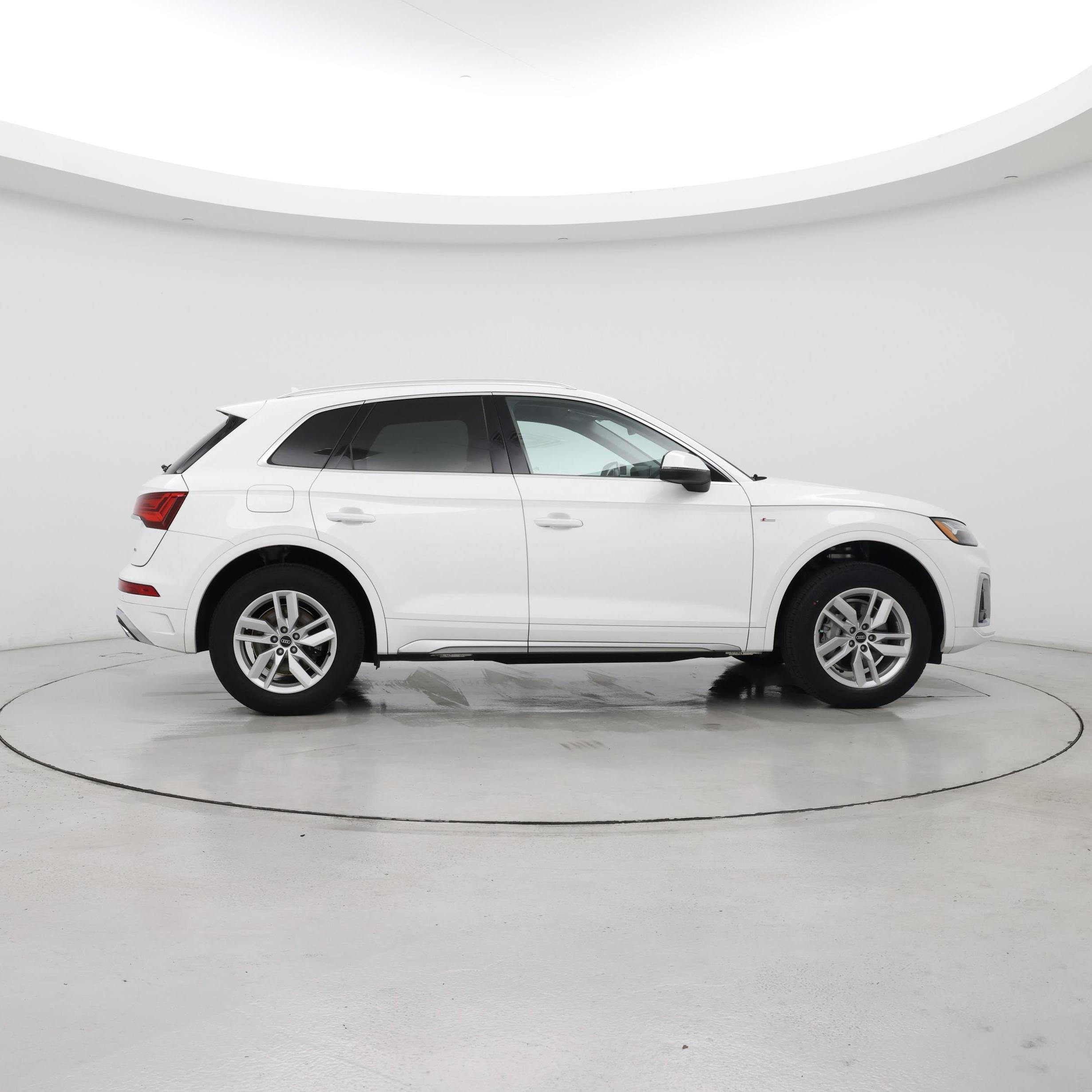Thumbnail: 2023 Audi Q5 - 7