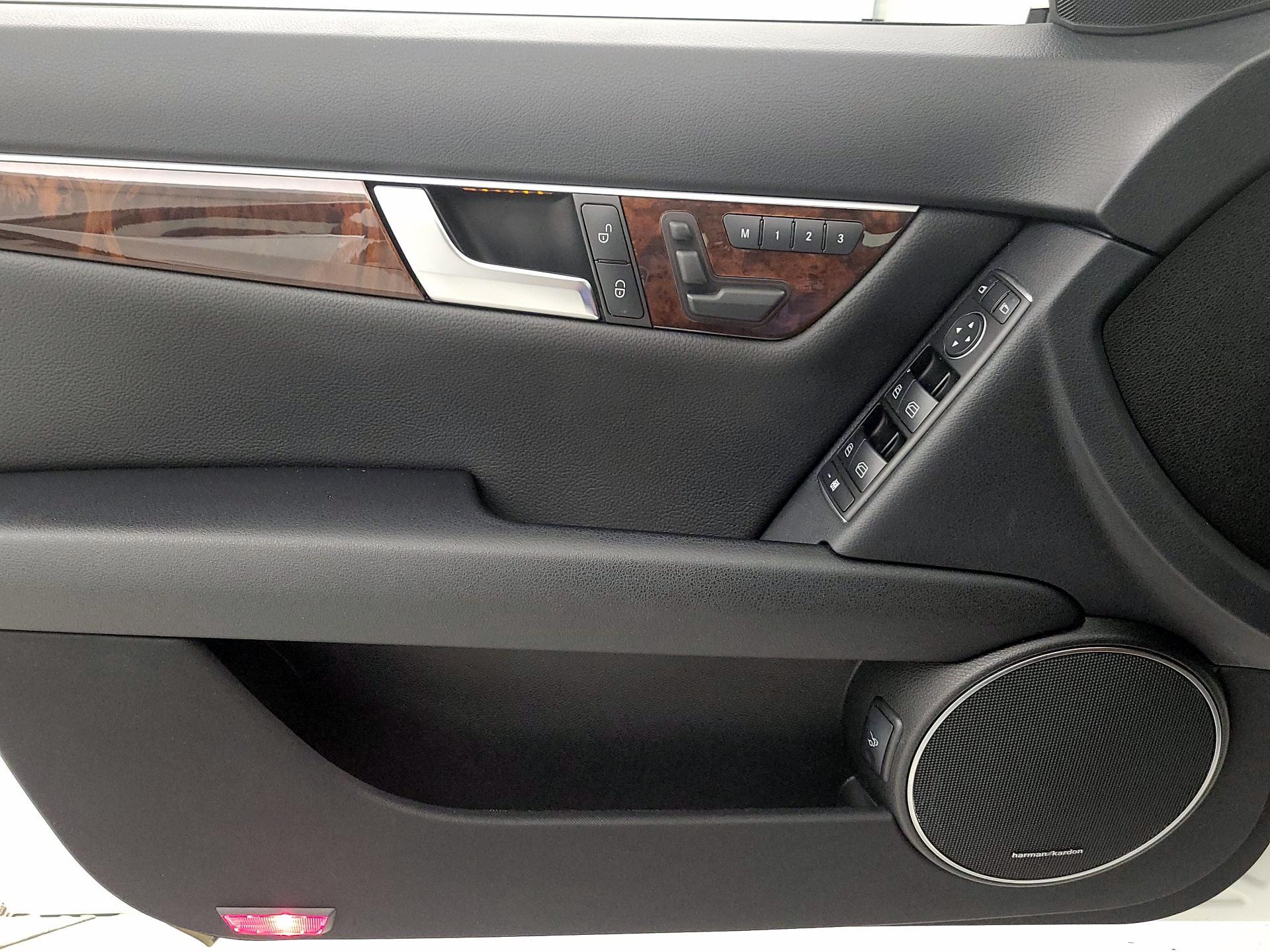 Thumbnail: 2014 Mercedes-Benz C-Class - 12