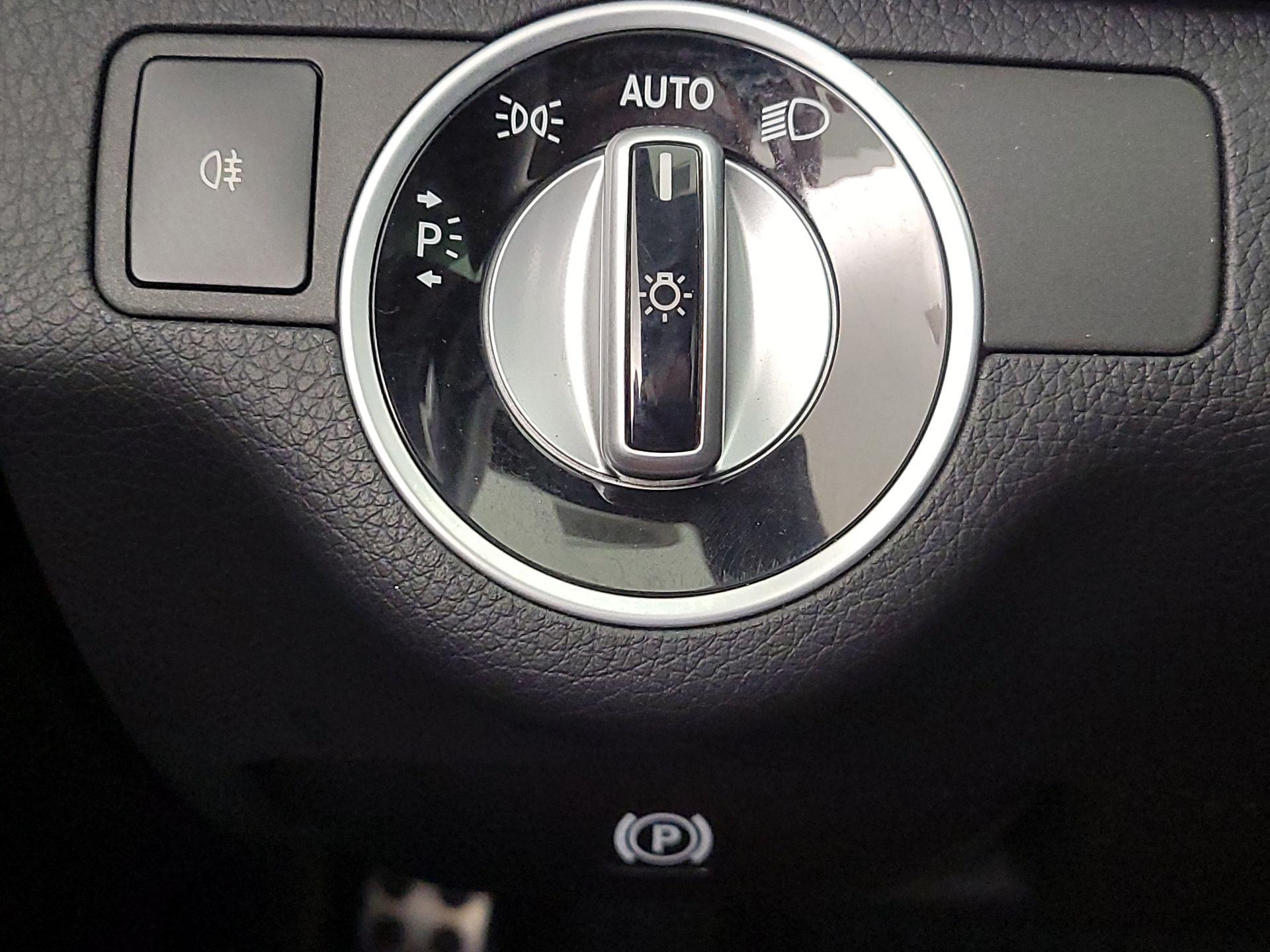 Thumbnail: 2014 Mercedes-Benz C-Class - 13