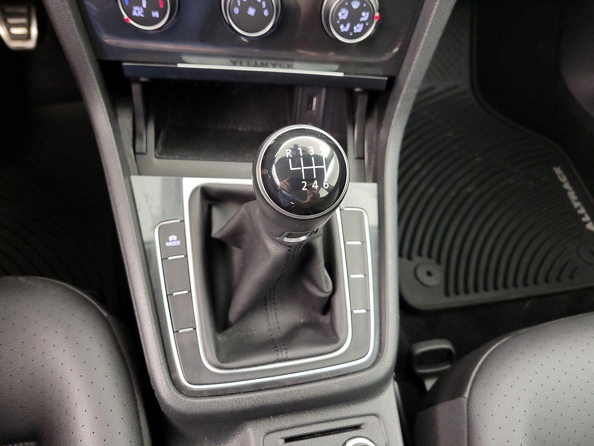 Thumbnail: 2019 Volkswagen Golf - 17