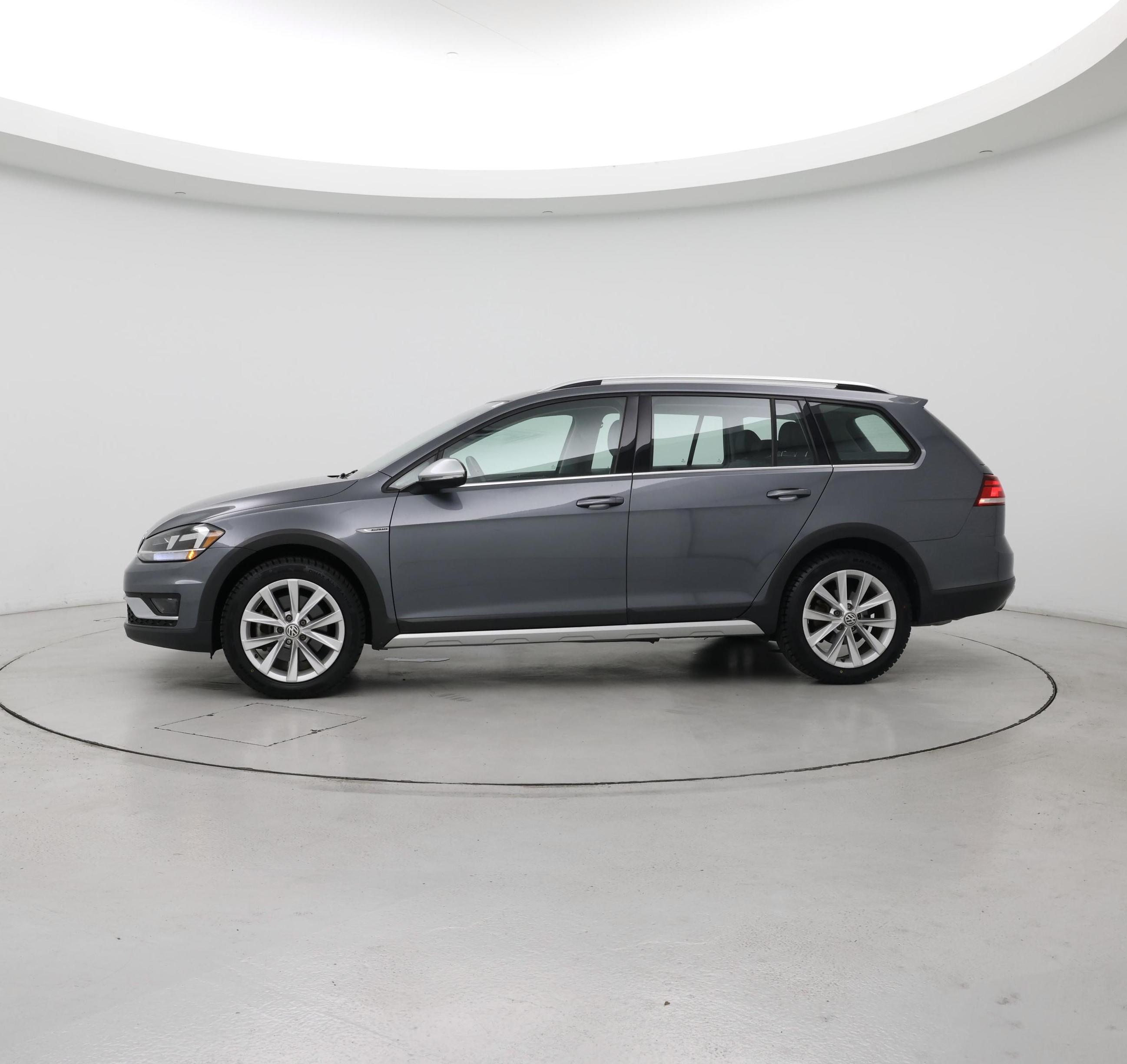 Thumbnail: 2019 Volkswagen Golf - 3