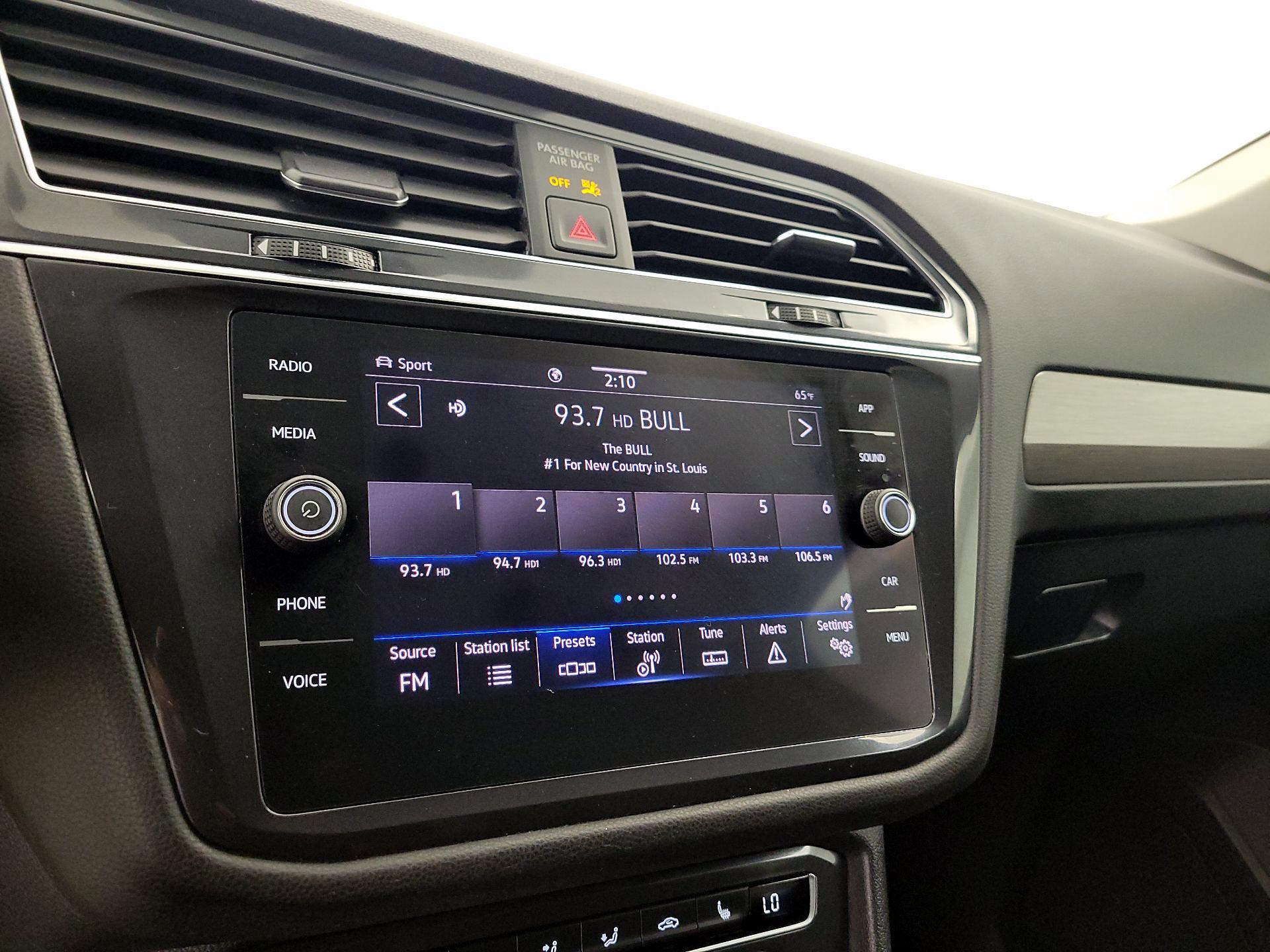 Thumbnail: 2021 Volkswagen Tiguan - 15