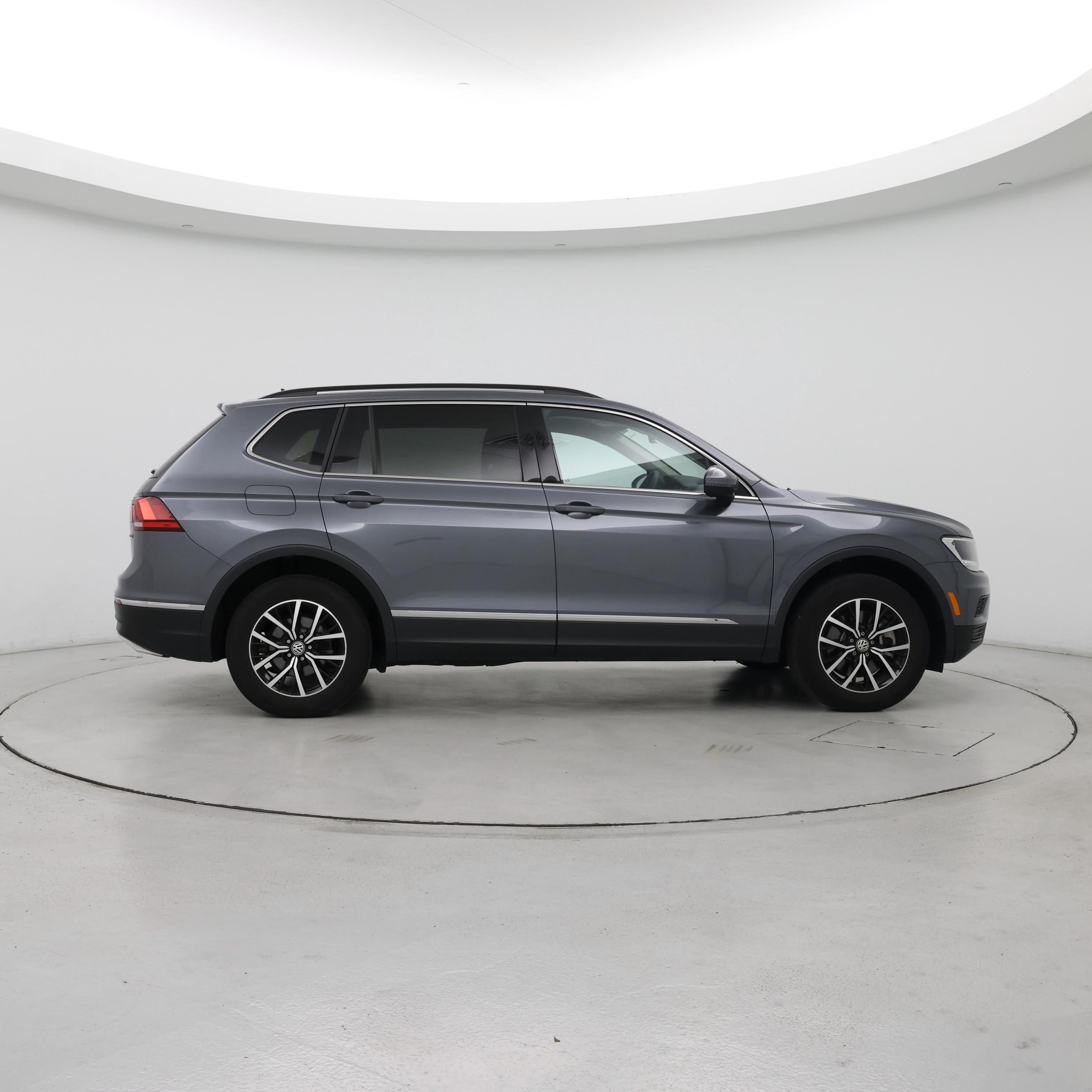 Thumbnail: 2021 Volkswagen Tiguan - 7