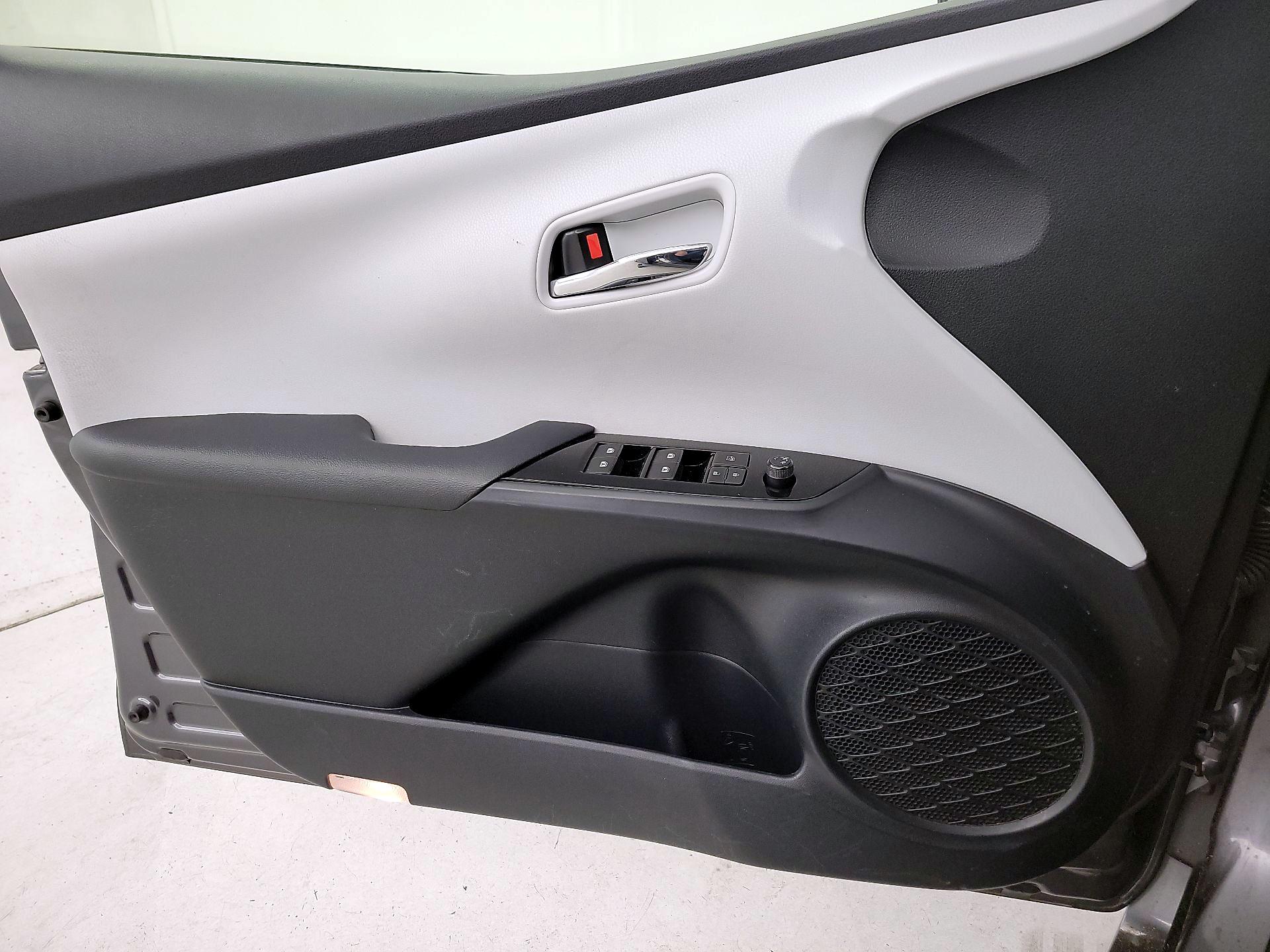 Thumbnail: 2016 Toyota Prius - 12