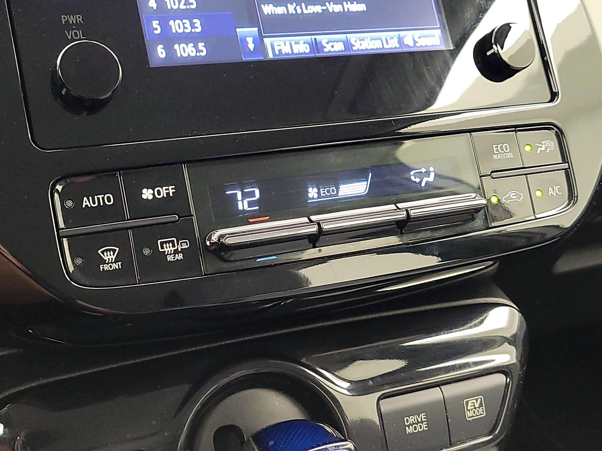 Thumbnail: 2016 Toyota Prius - 16