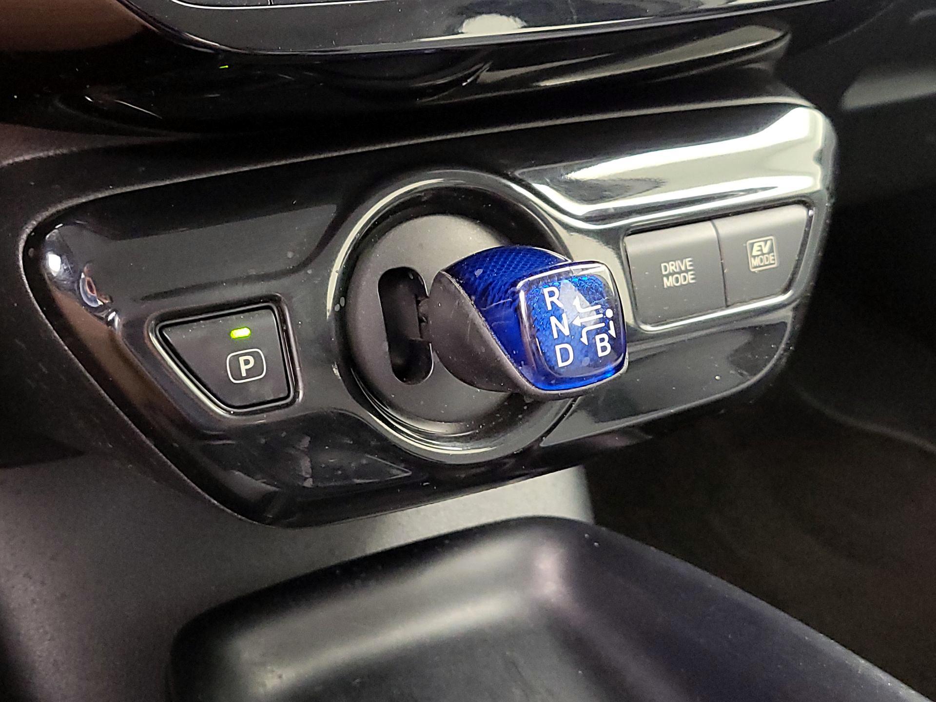 Thumbnail: 2016 Toyota Prius - 17