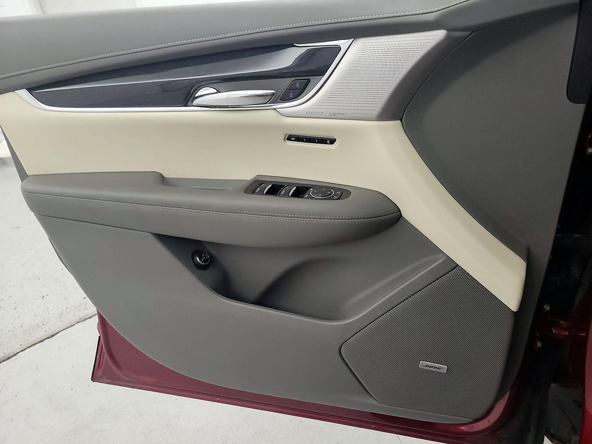 Thumbnail: 2020 Cadillac XT6 - 12